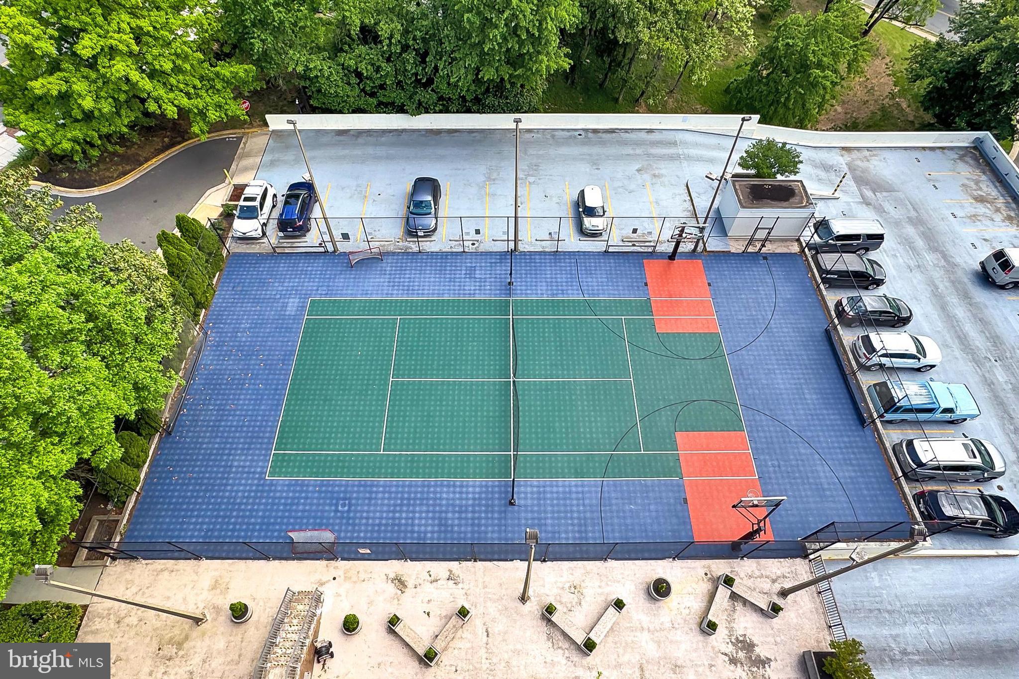 CARLYLE HOUSE - Residential