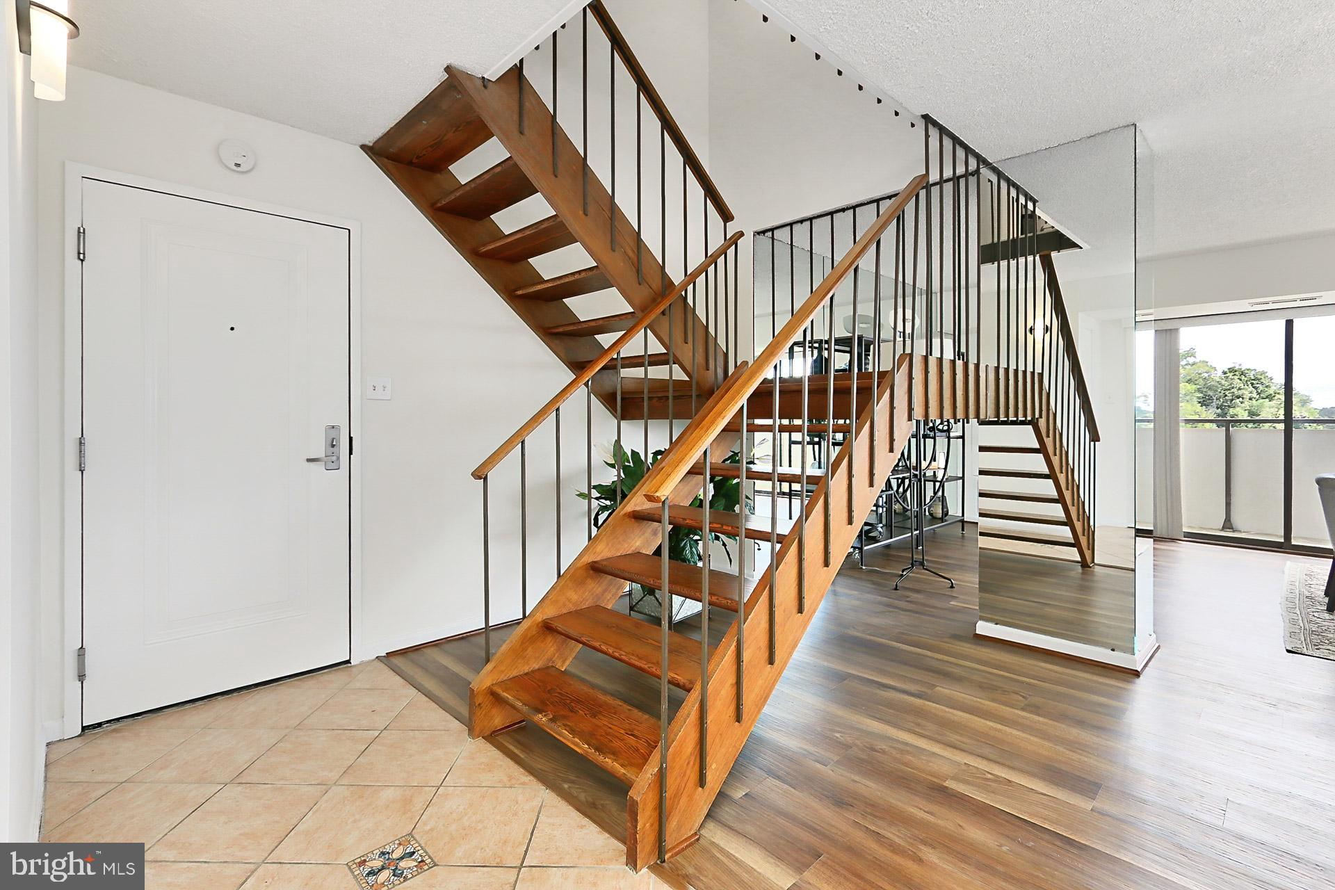 CARLYLE HOUSE - Residential