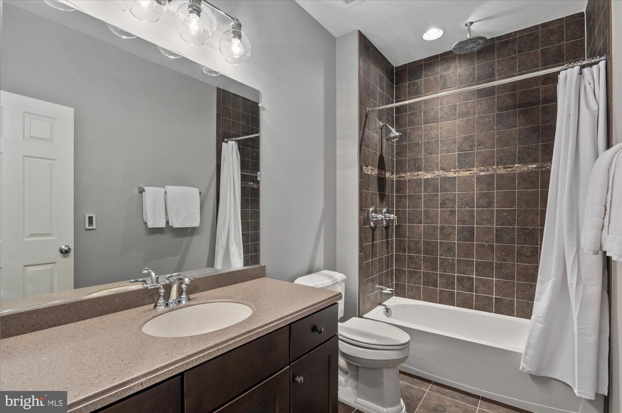 SHAKER KNOLLS - Residential