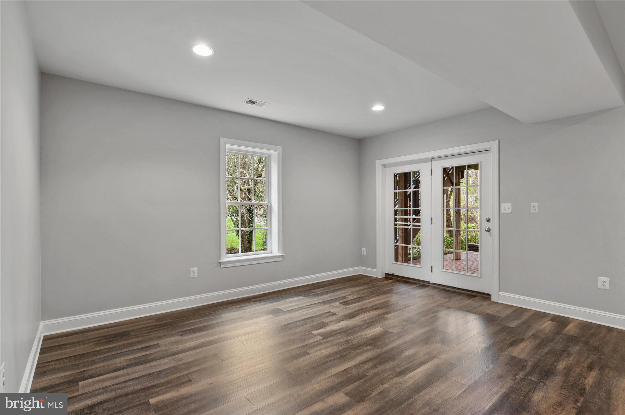 SHAKER KNOLLS - Residential