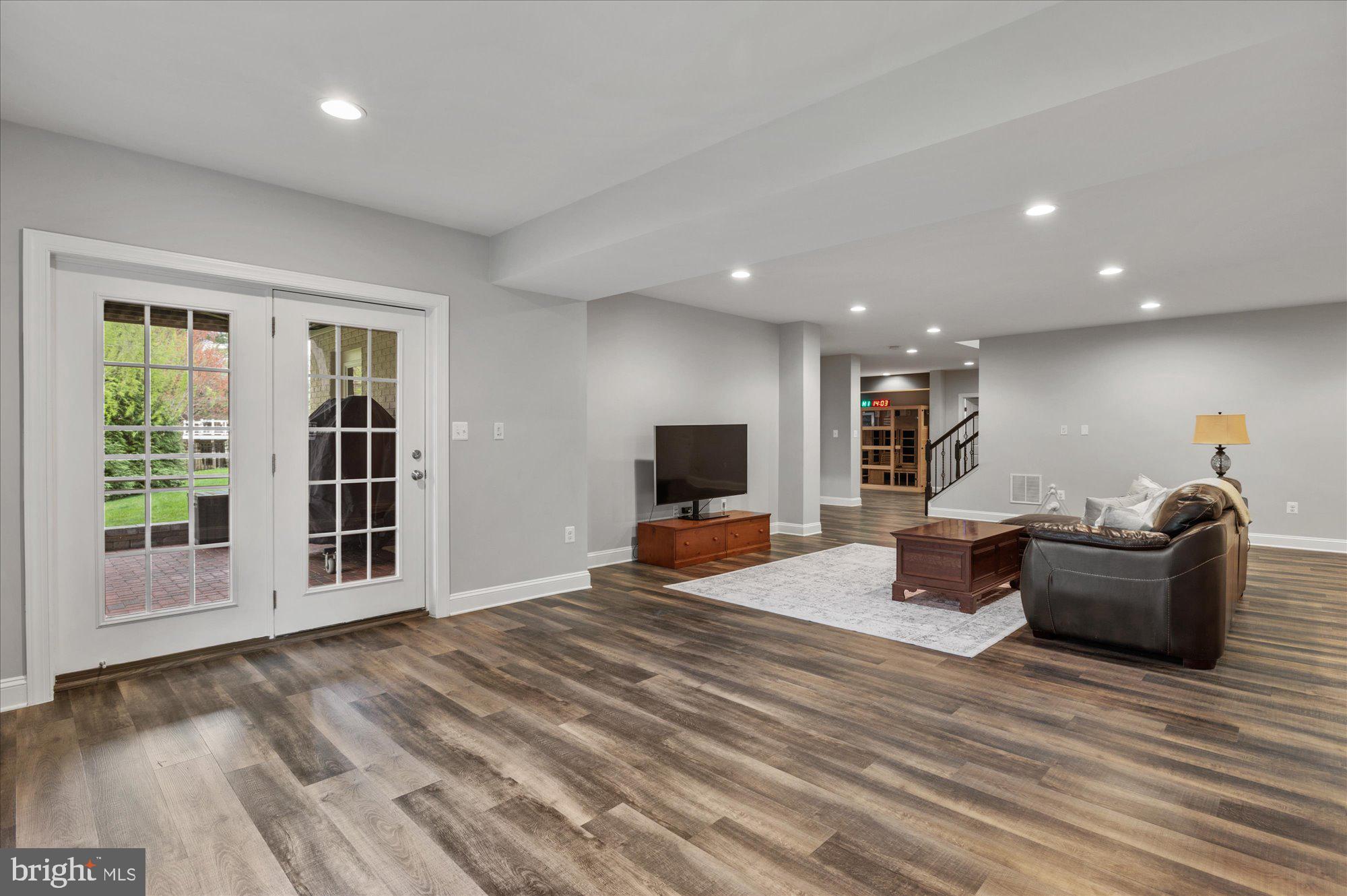 SHAKER KNOLLS - Residential