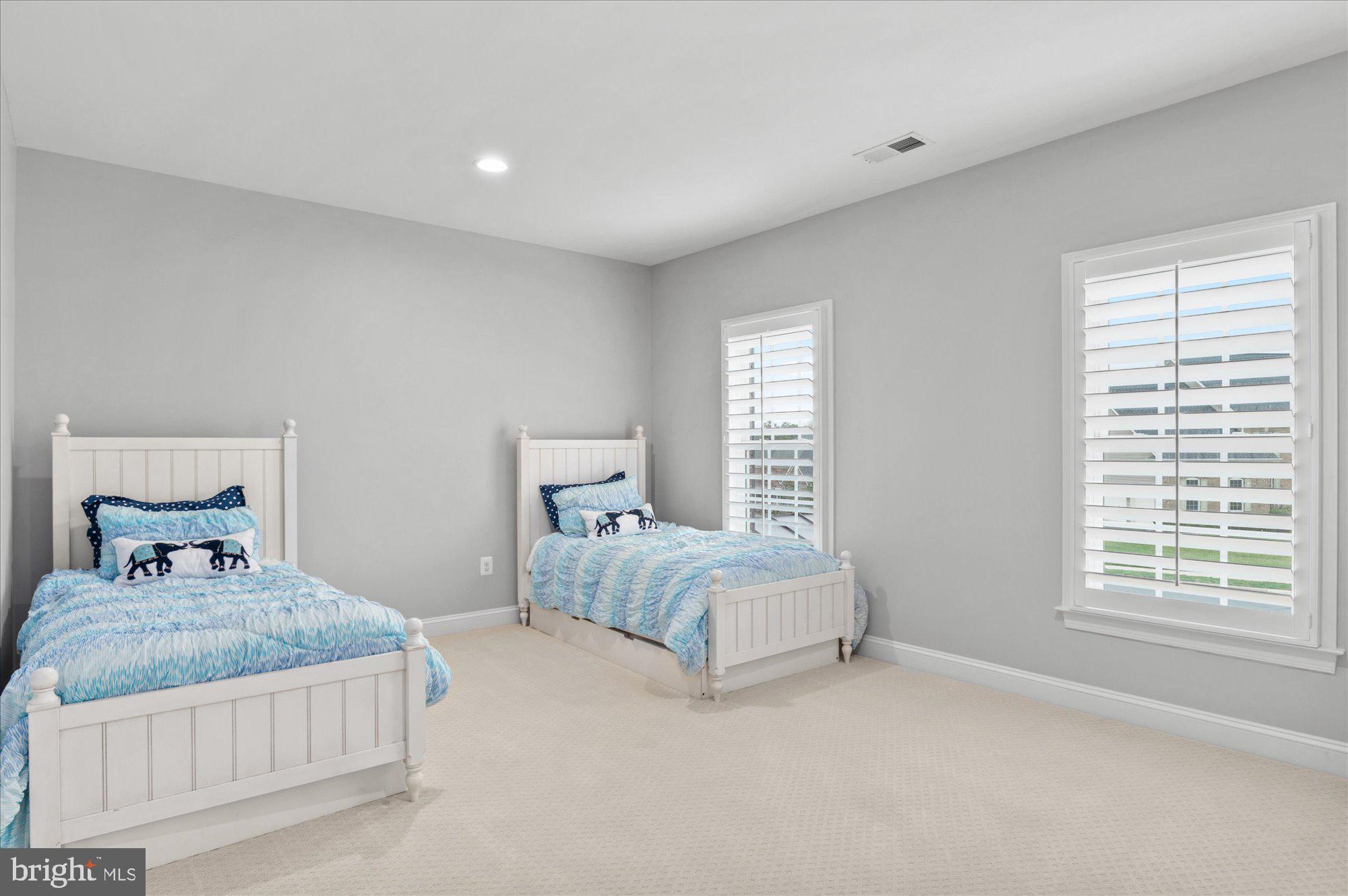 SHAKER KNOLLS - Residential