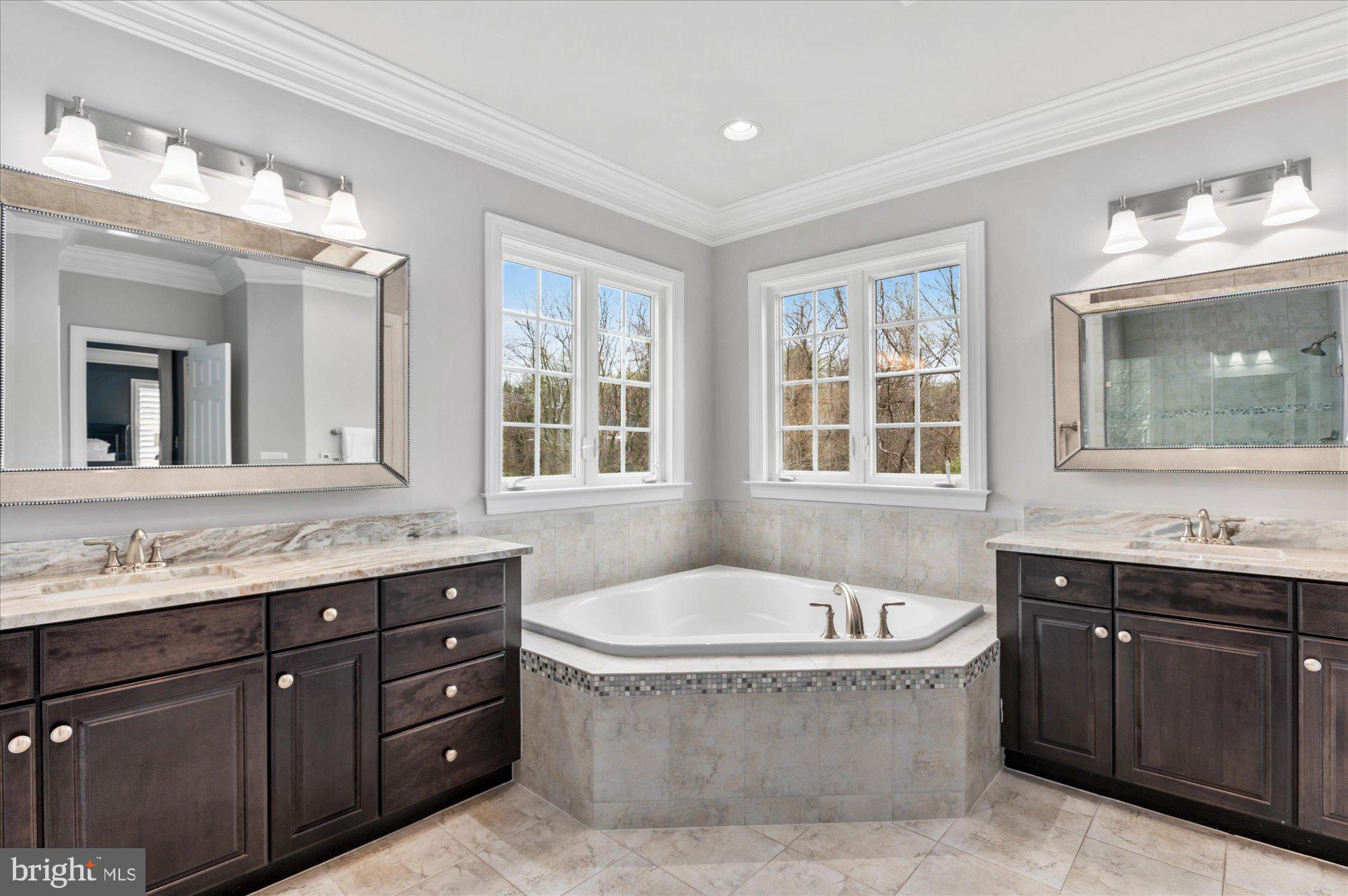 SHAKER KNOLLS - Residential