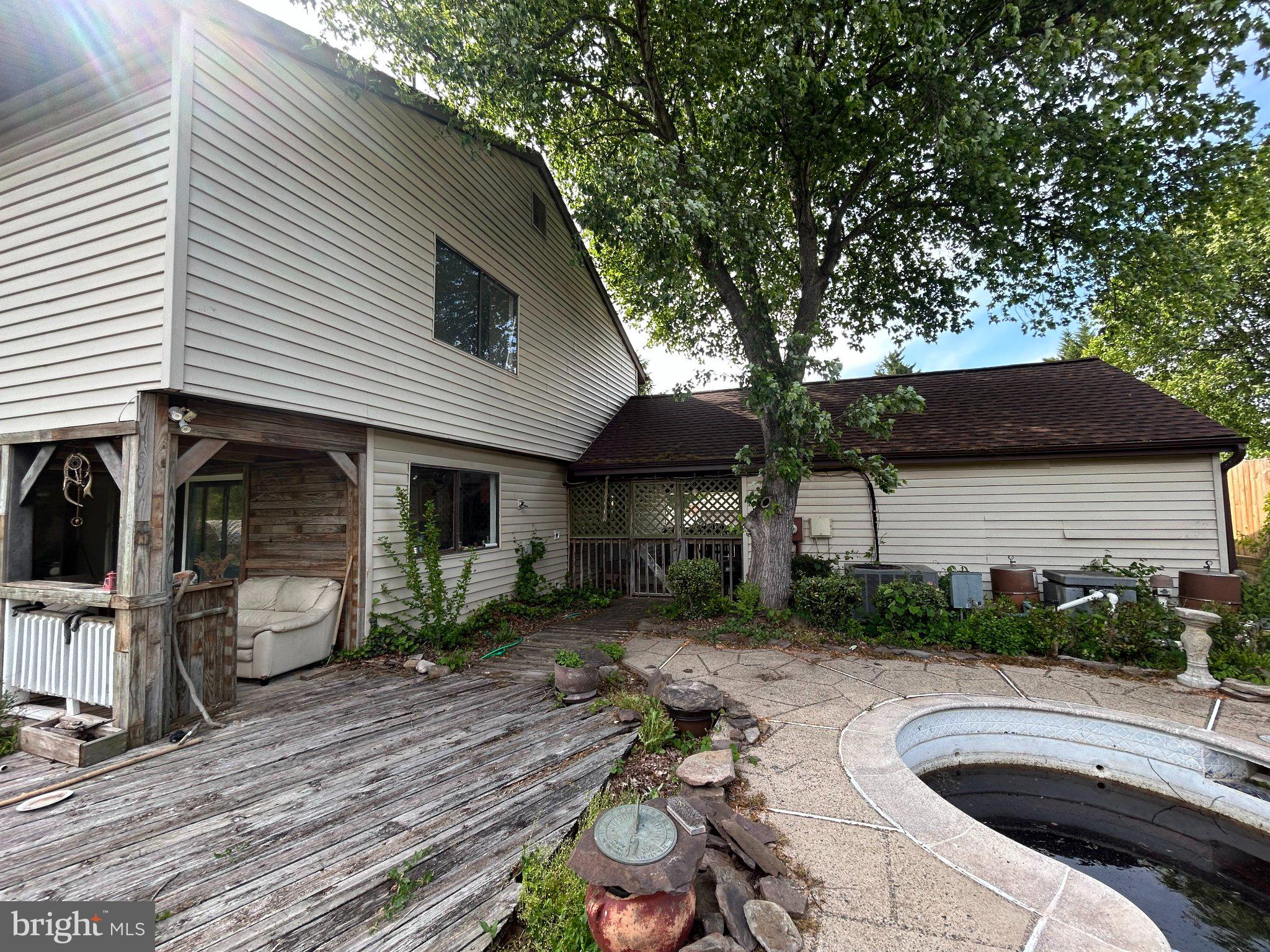 102 WRIGHTWOOD PLACE