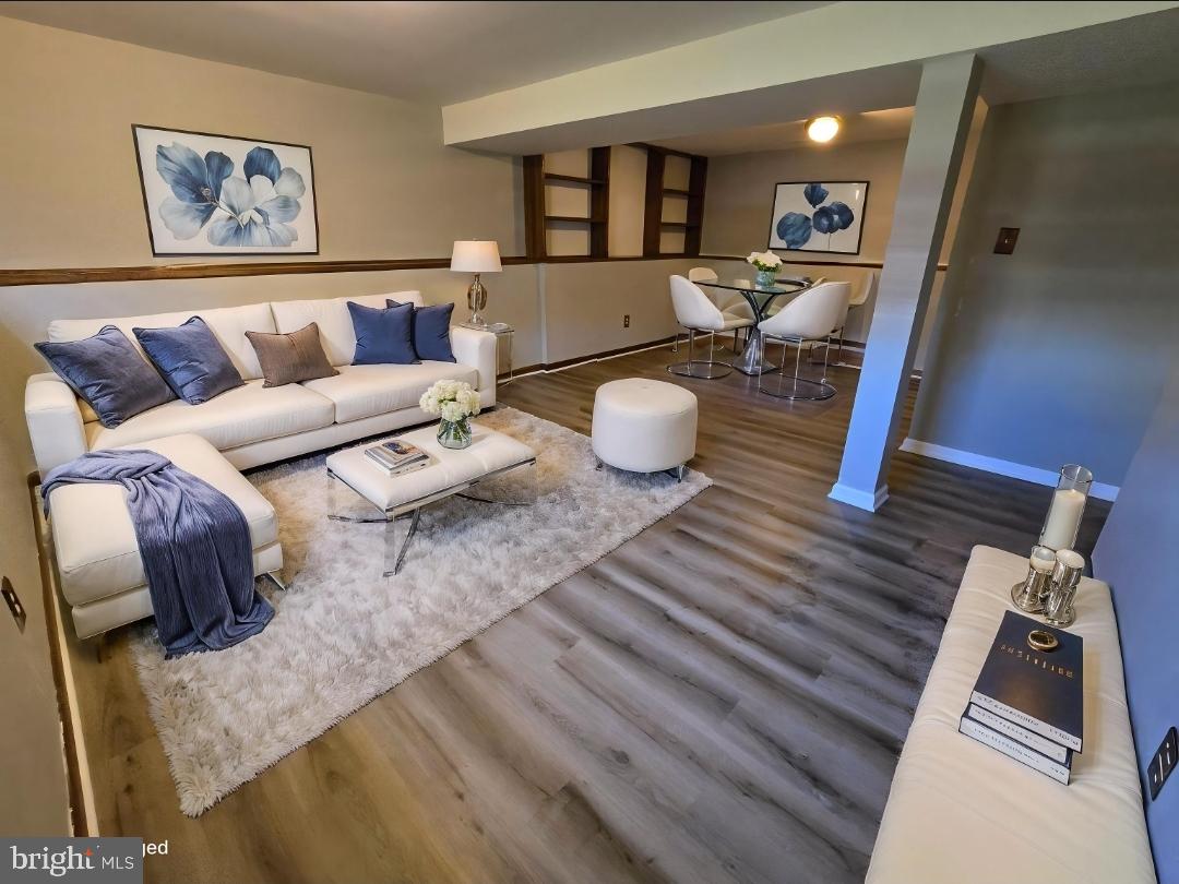 LAWRENCE HILL - Residential