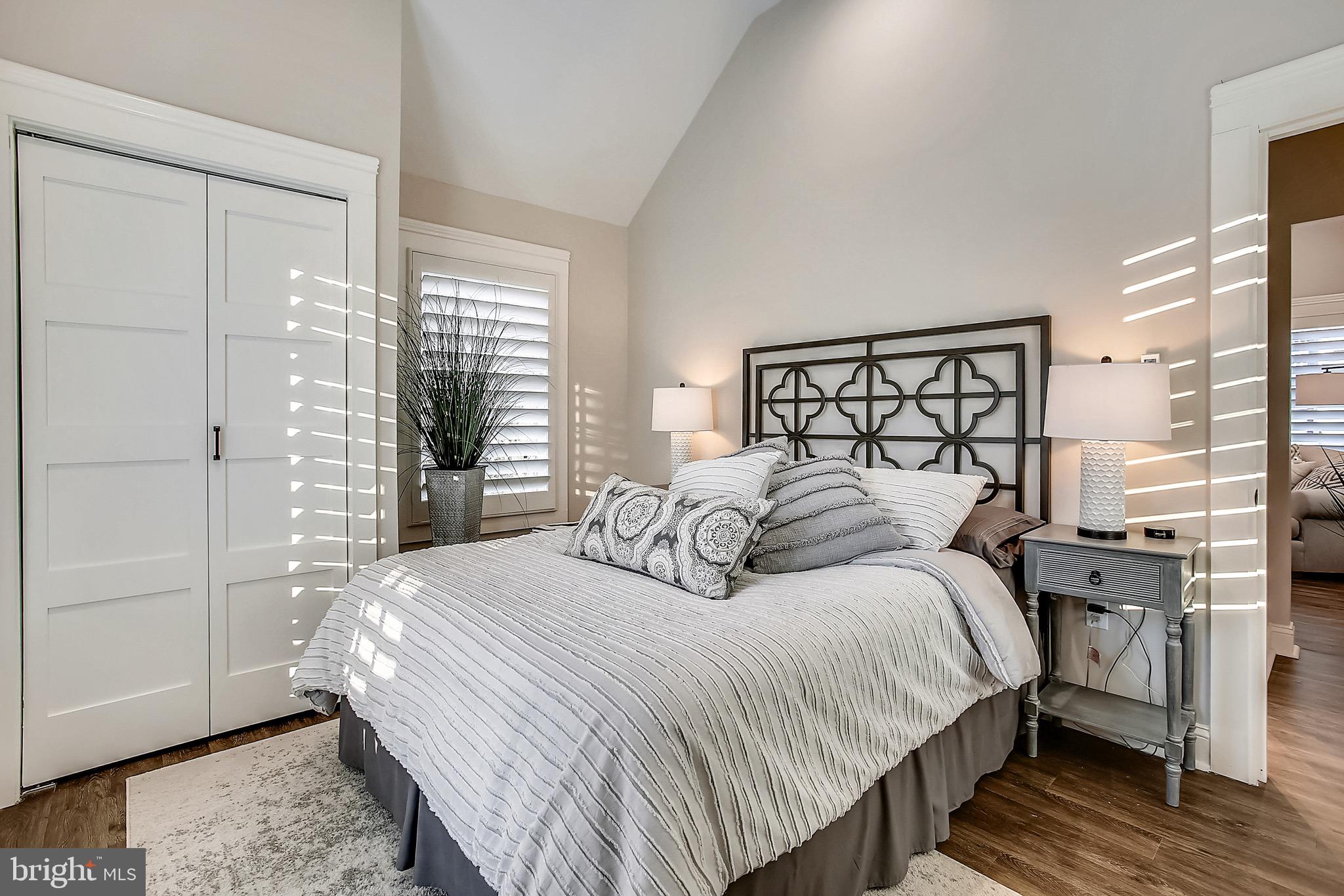 MAYWOOD - Residential