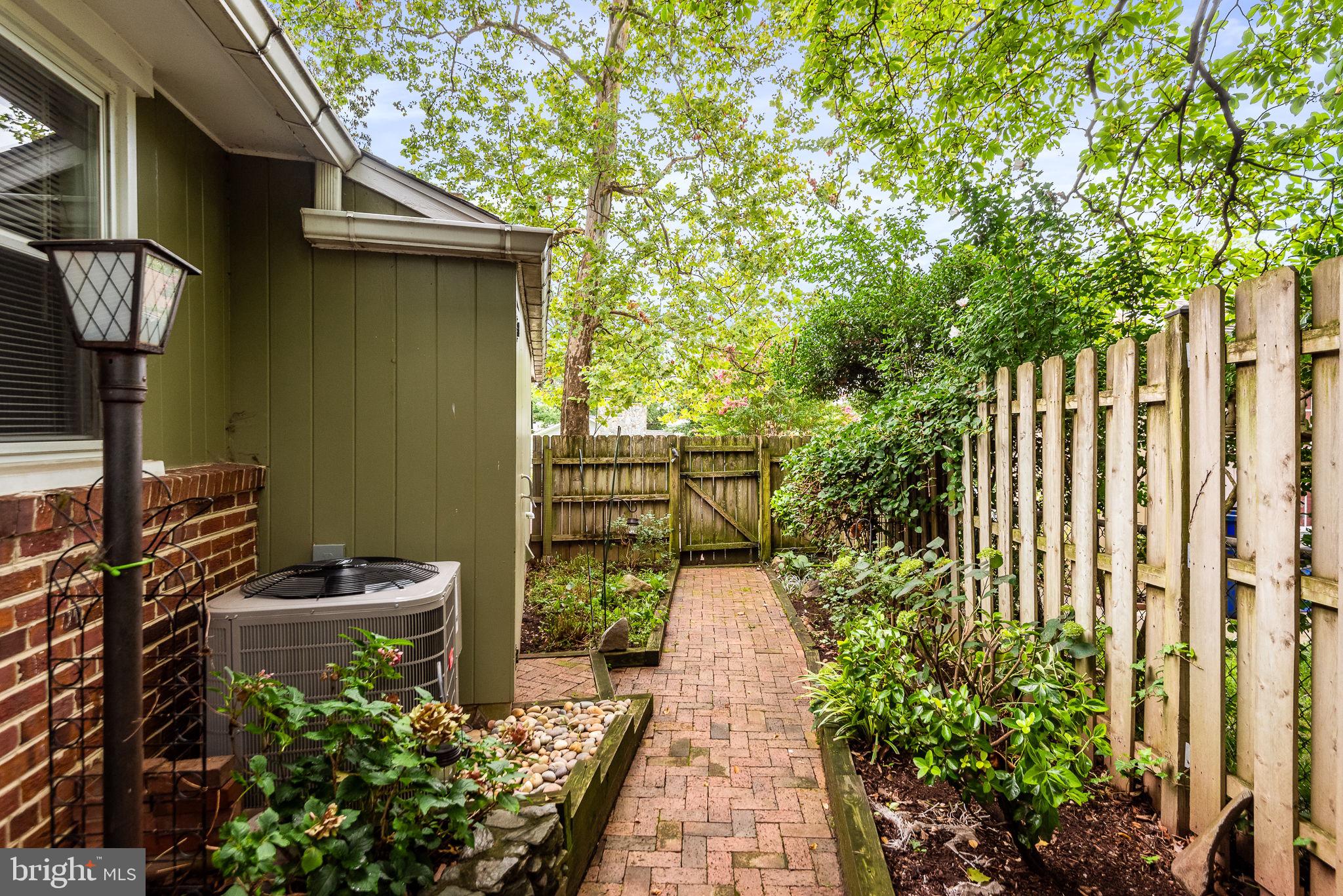 NEW HAMPSHIRE ESTATES - Residential