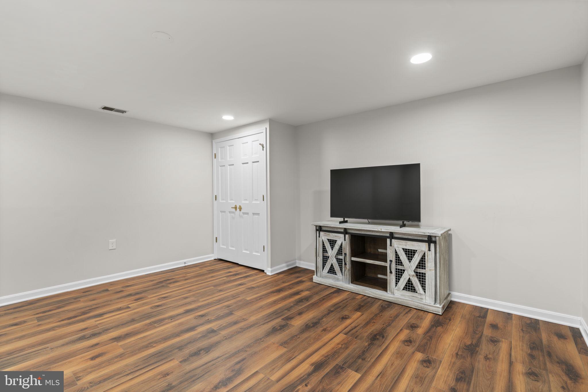 OWEN BROWN WOODS - Residential