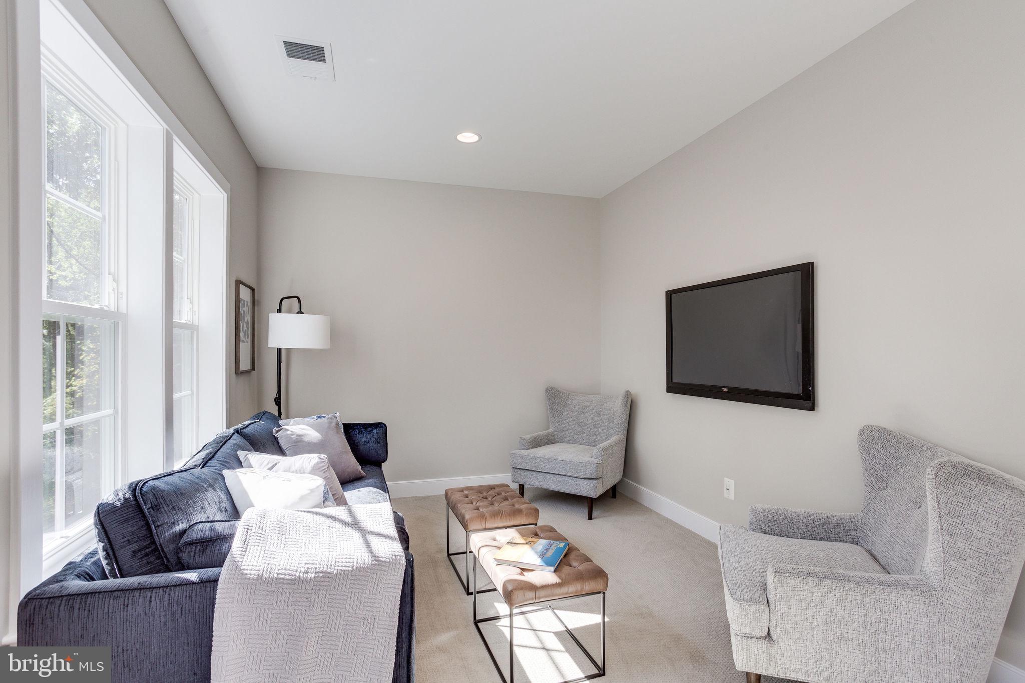 VIENNA WOODS - Residential