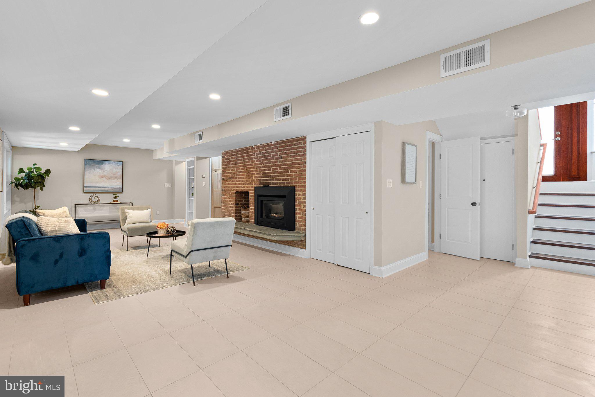 FOREST HILLS - Residential
