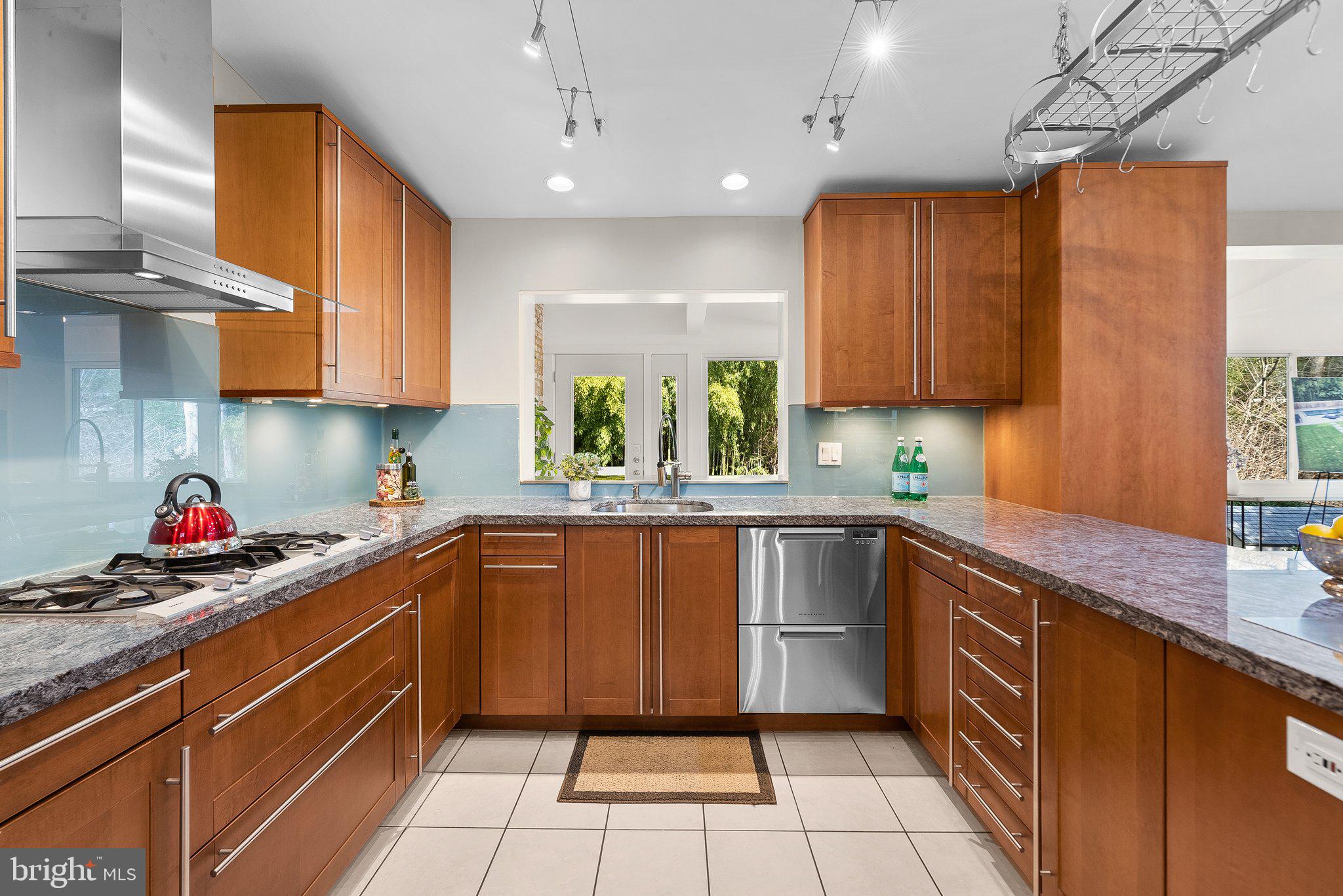 FOREST HILLS - Residential