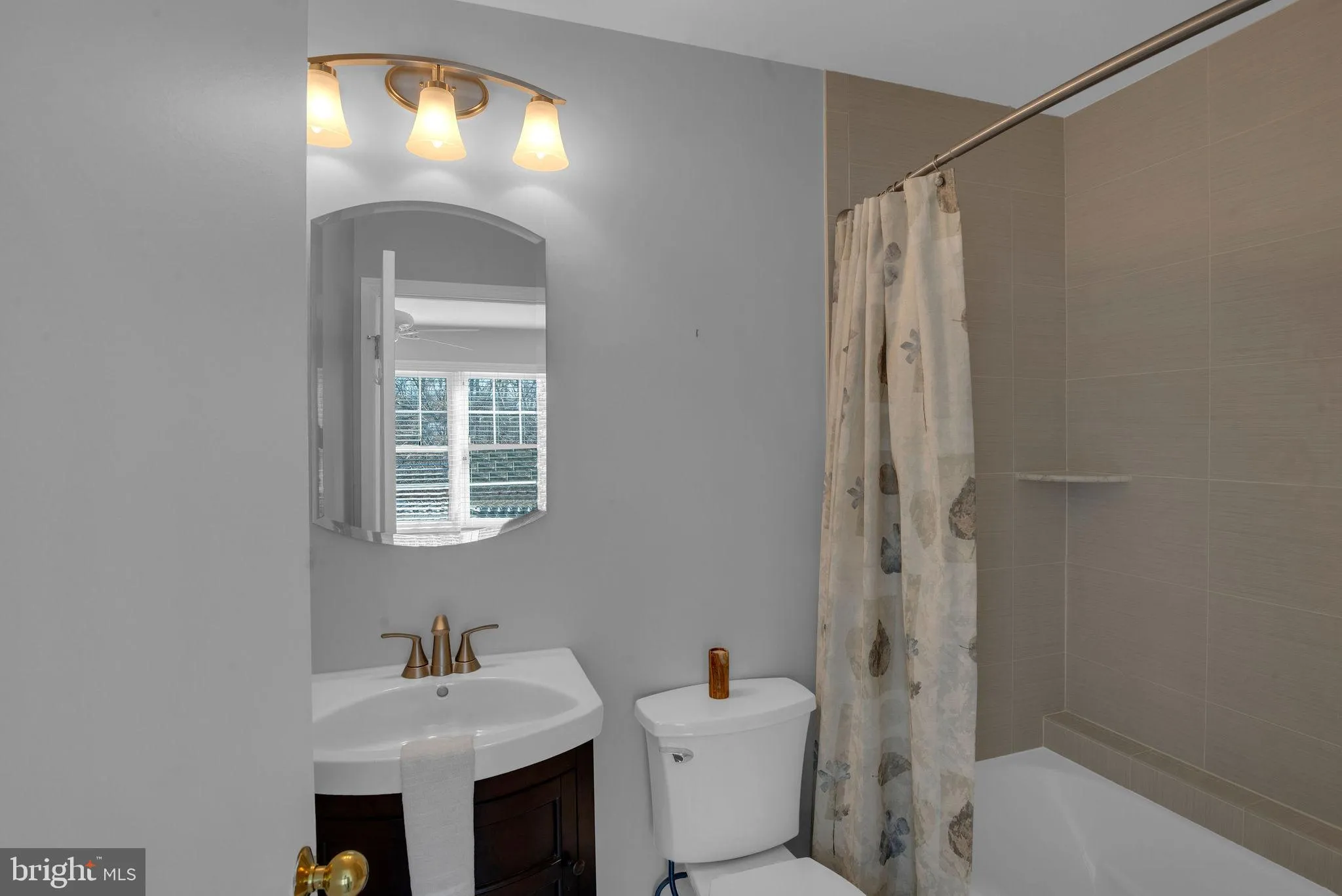 Monmouth Junction, New Jersey 08852, United States, 2 Bedrooms Bedrooms, ,3 BathroomsBathrooms,Residential,Pending,8050