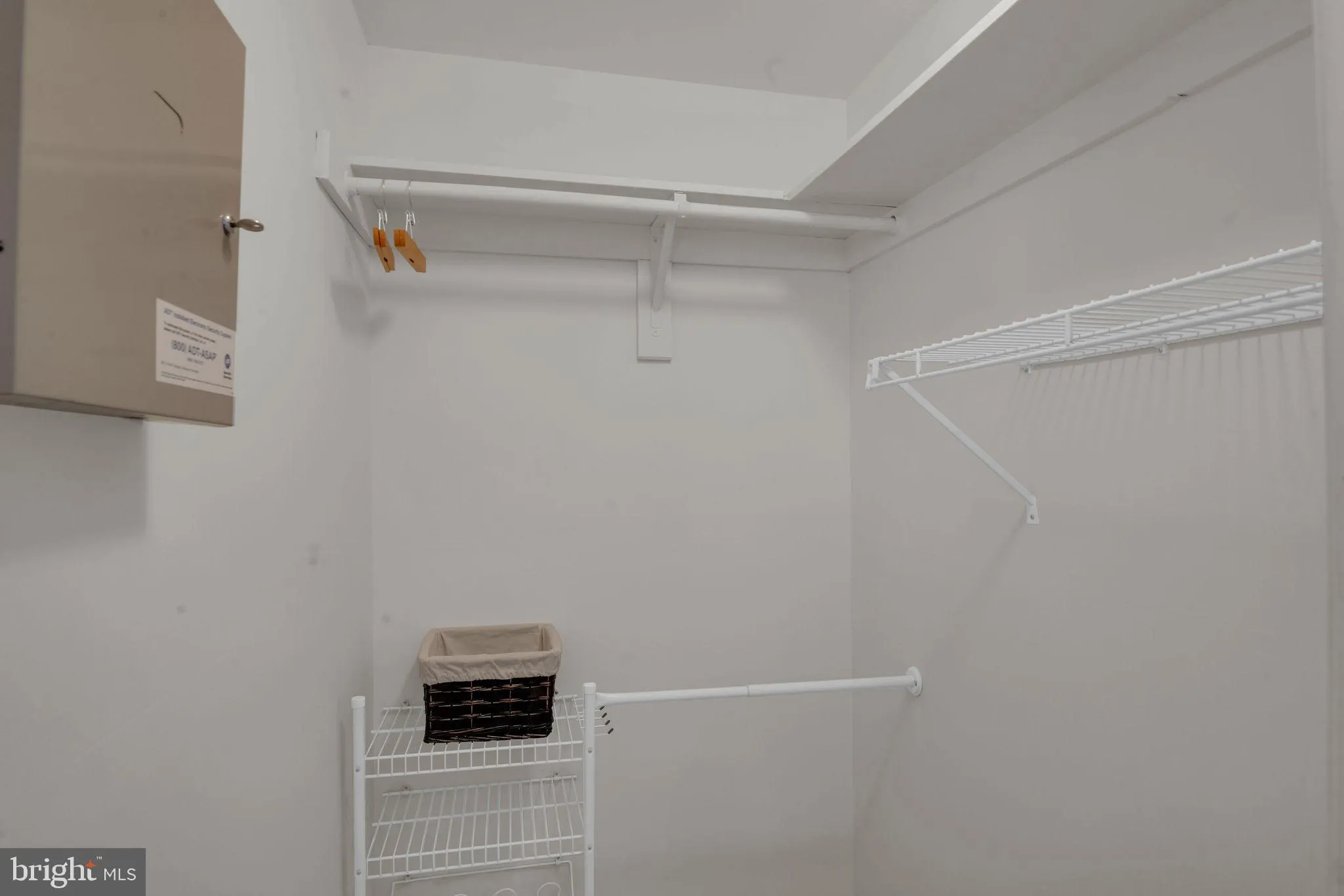 Monmouth Junction, New Jersey 08852, United States, 2 Bedrooms Bedrooms, ,3 BathroomsBathrooms,Residential,Pending,8050