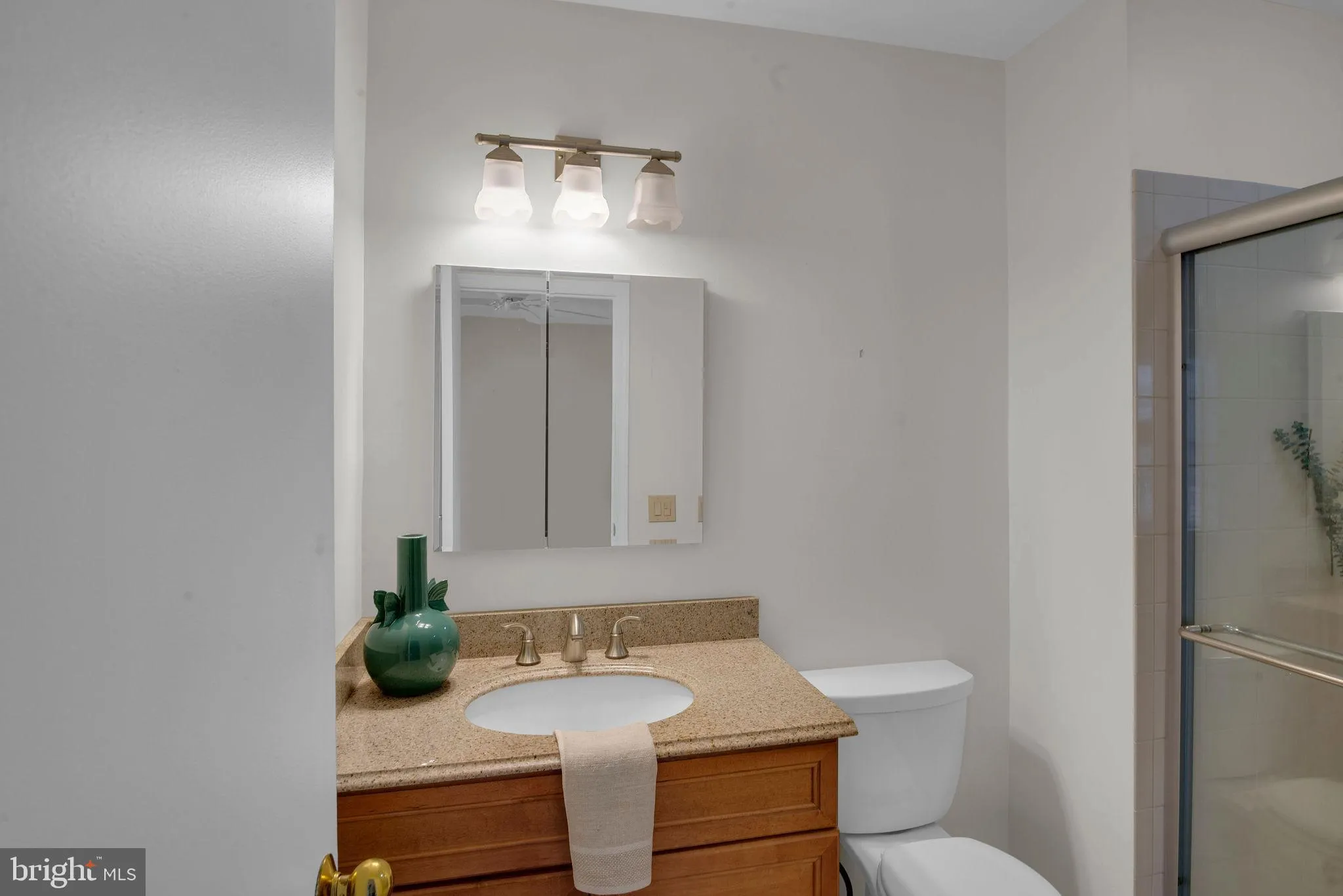 Monmouth Junction, New Jersey 08852, United States, 2 Bedrooms Bedrooms, ,3 BathroomsBathrooms,Residential,Pending,8050