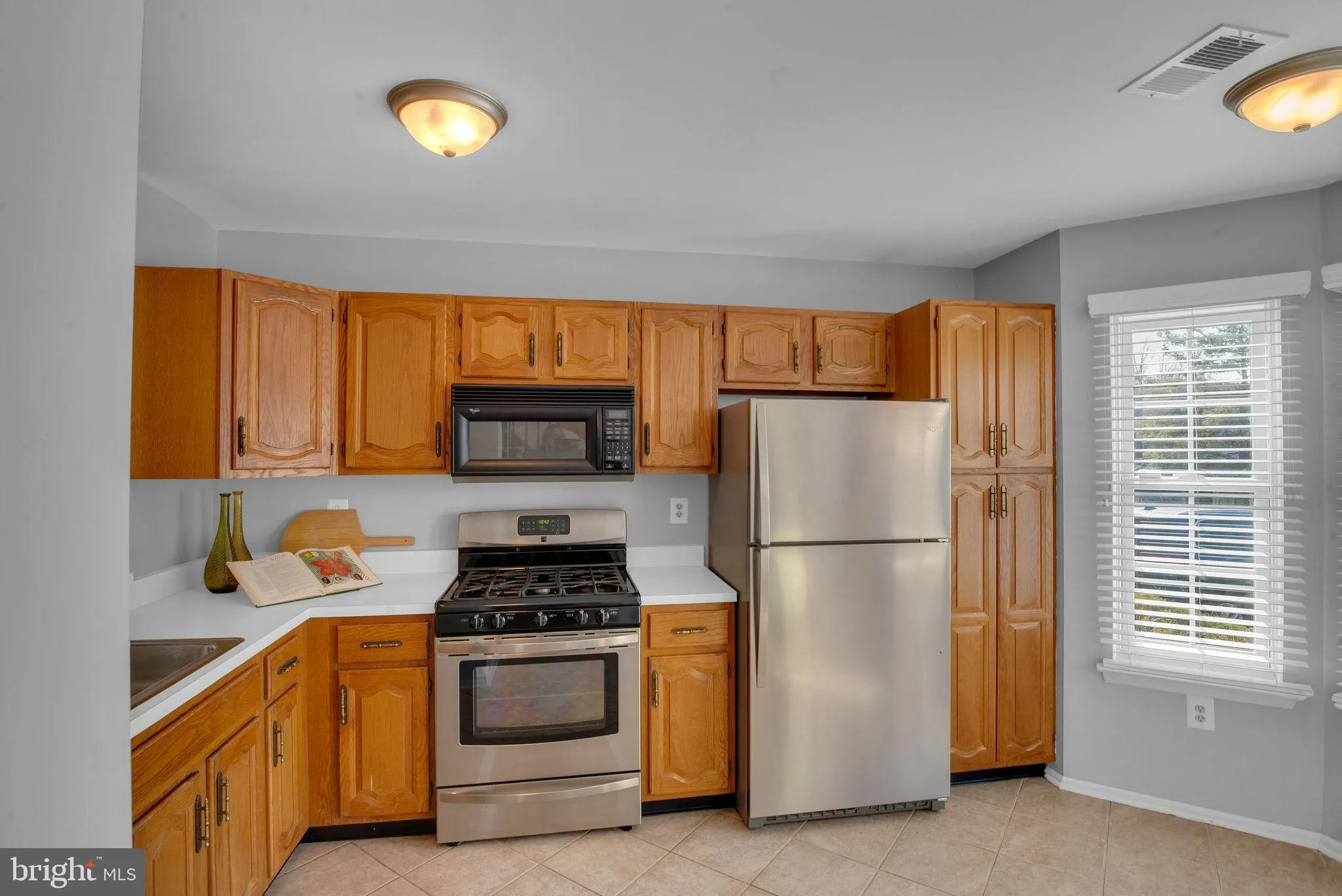 Monmouth Junction, New Jersey 08852, United States, 2 Bedrooms Bedrooms, ,3 BathroomsBathrooms,Residential,Pending,8050