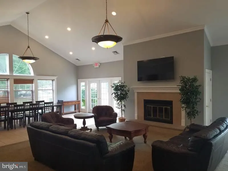 Monmouth Junction, New Jersey 08852, United States, 2 Bedrooms Bedrooms, ,3 BathroomsBathrooms,Residential,Pending,8050