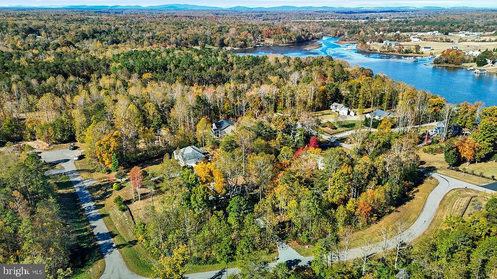 WOODLAND SHORES - Residential