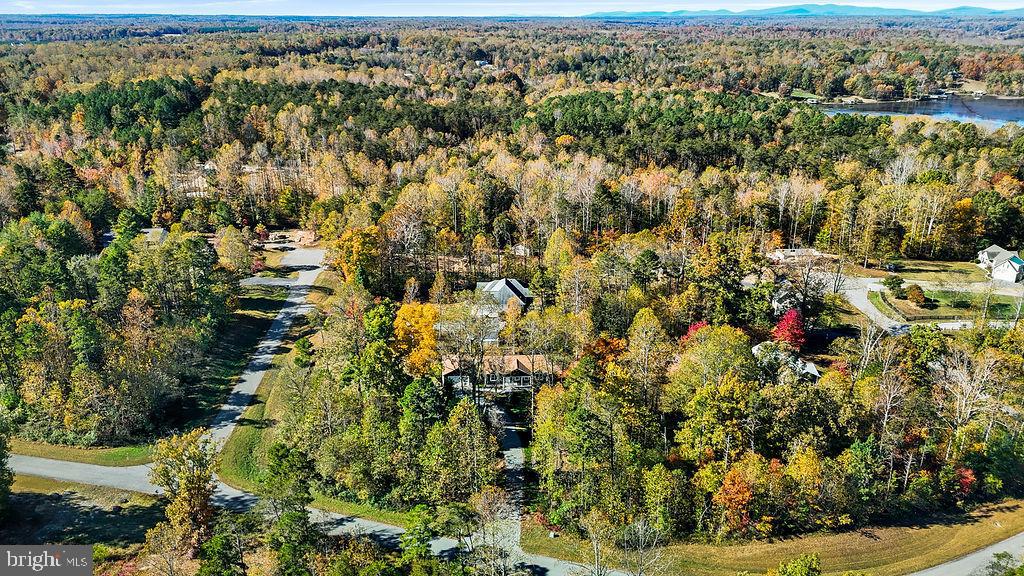 WOODLAND SHORES - Residential