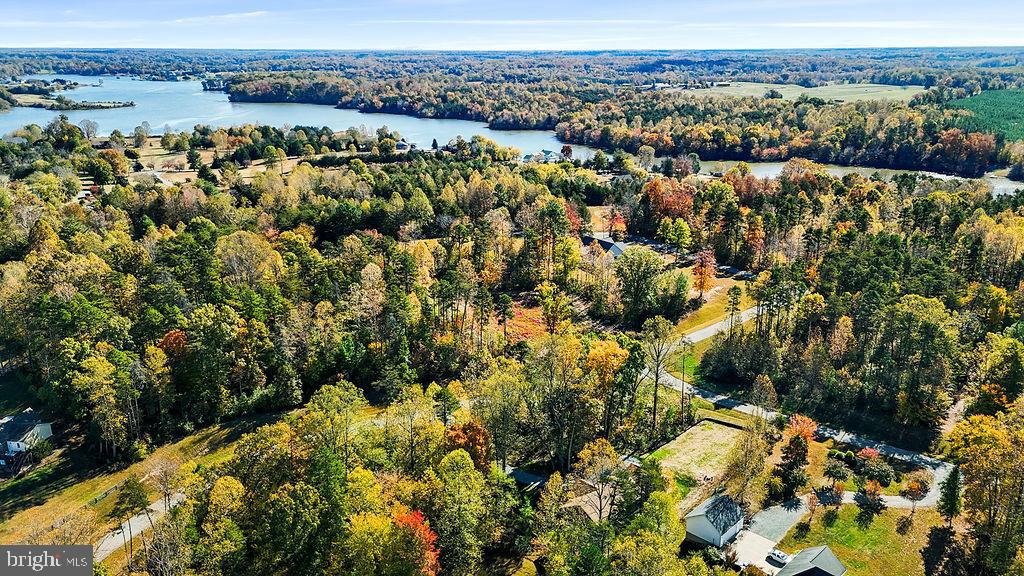 WOODLAND SHORES - Residential