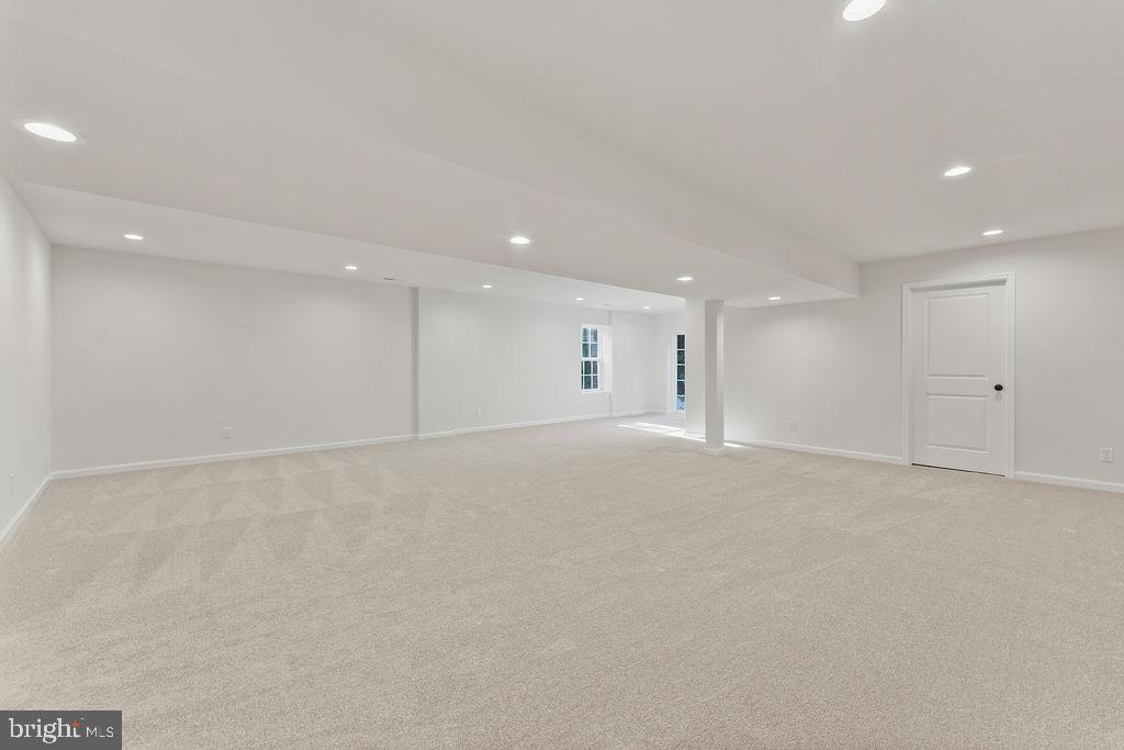 WOODLAND SHORES - Residential