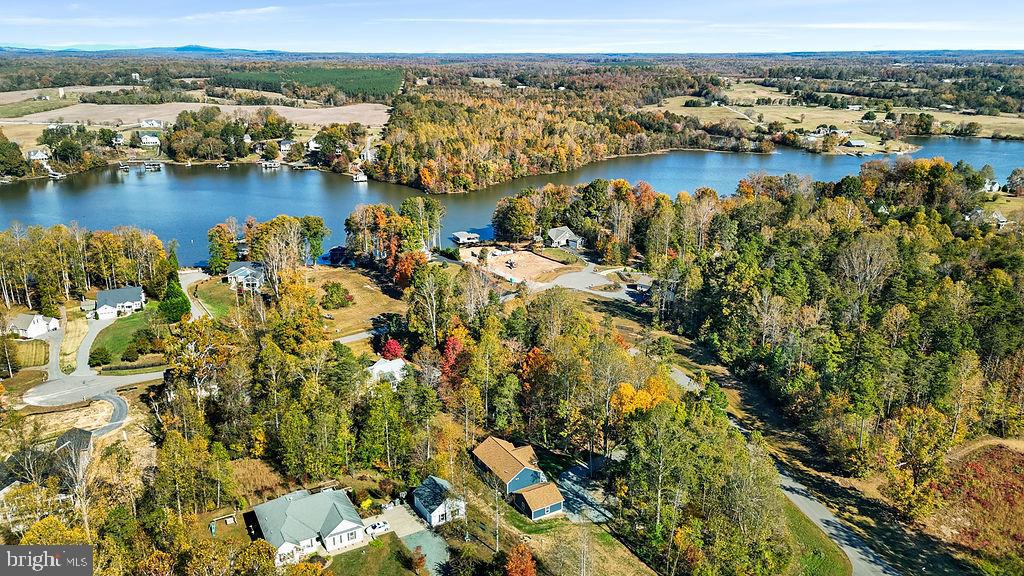 WOODLAND SHORES - Residential