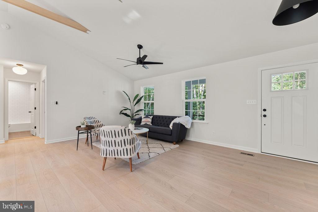 WOODLAND SHORES - Residential