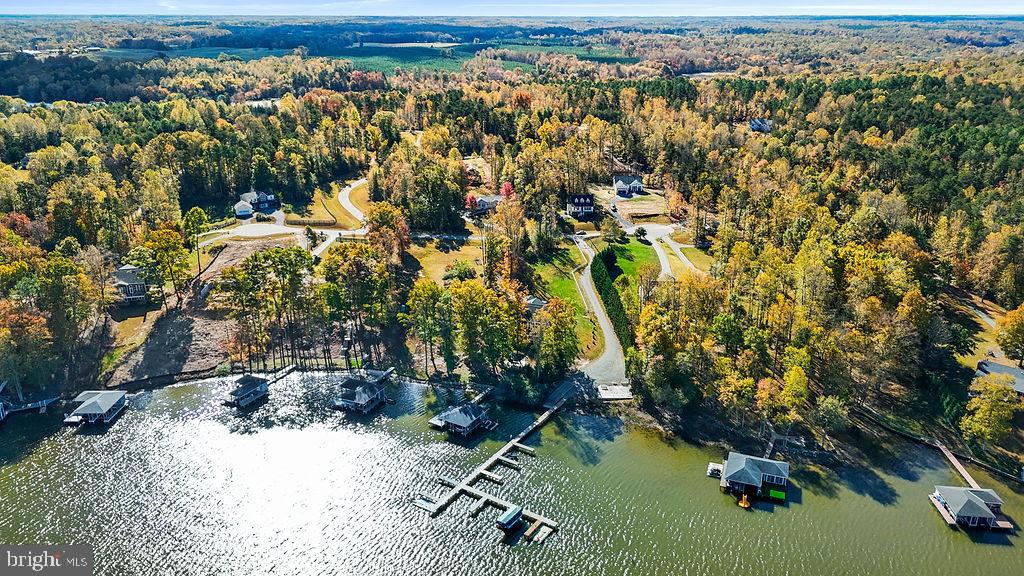 WOODLAND SHORES - Residential