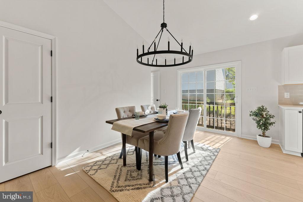 WOODLAND SHORES - Residential