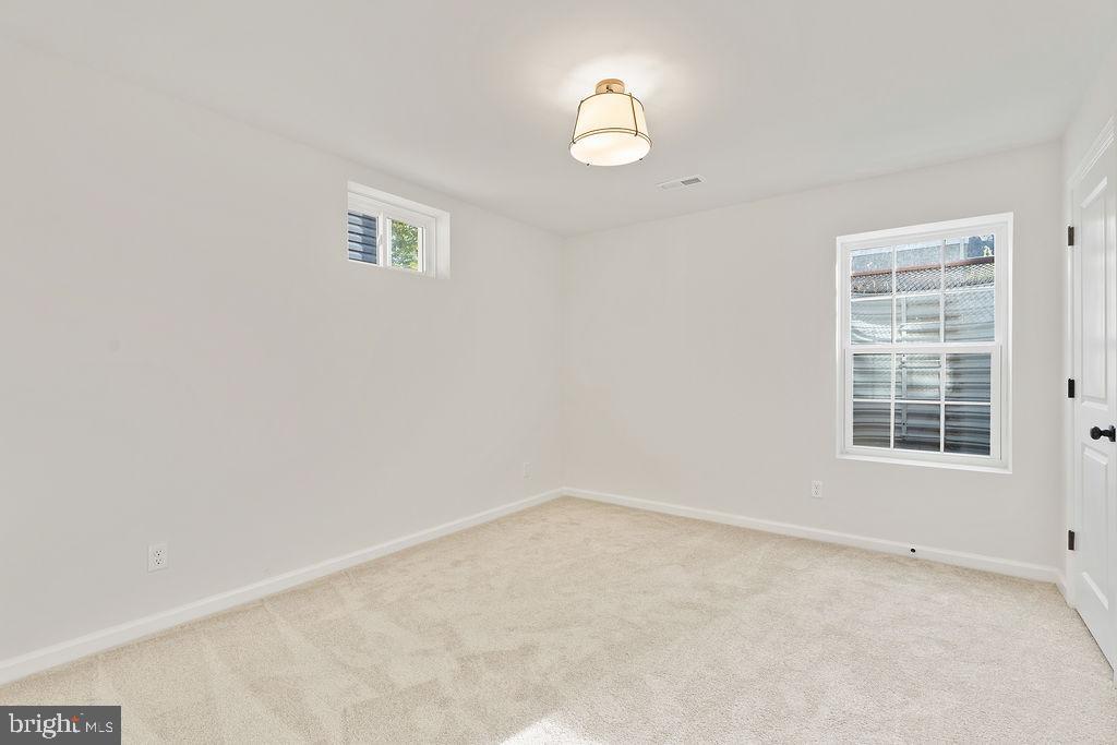 WOODLAND SHORES - Residential