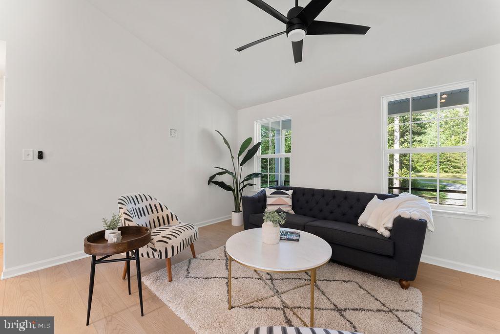 WOODLAND SHORES - Residential