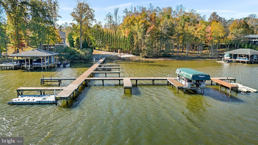 WOODLAND SHORES - Residential