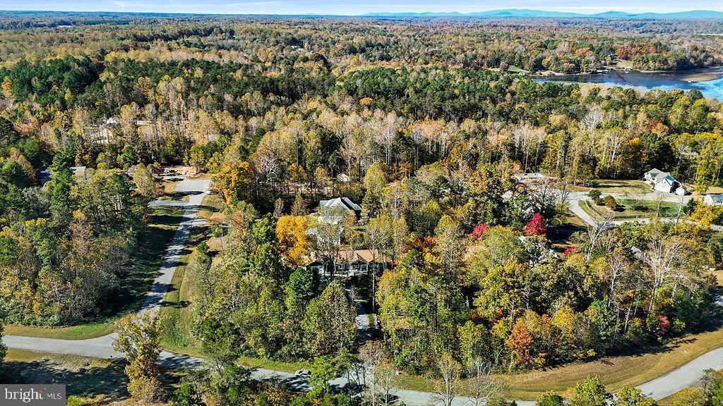 WOODLAND SHORES - Residential