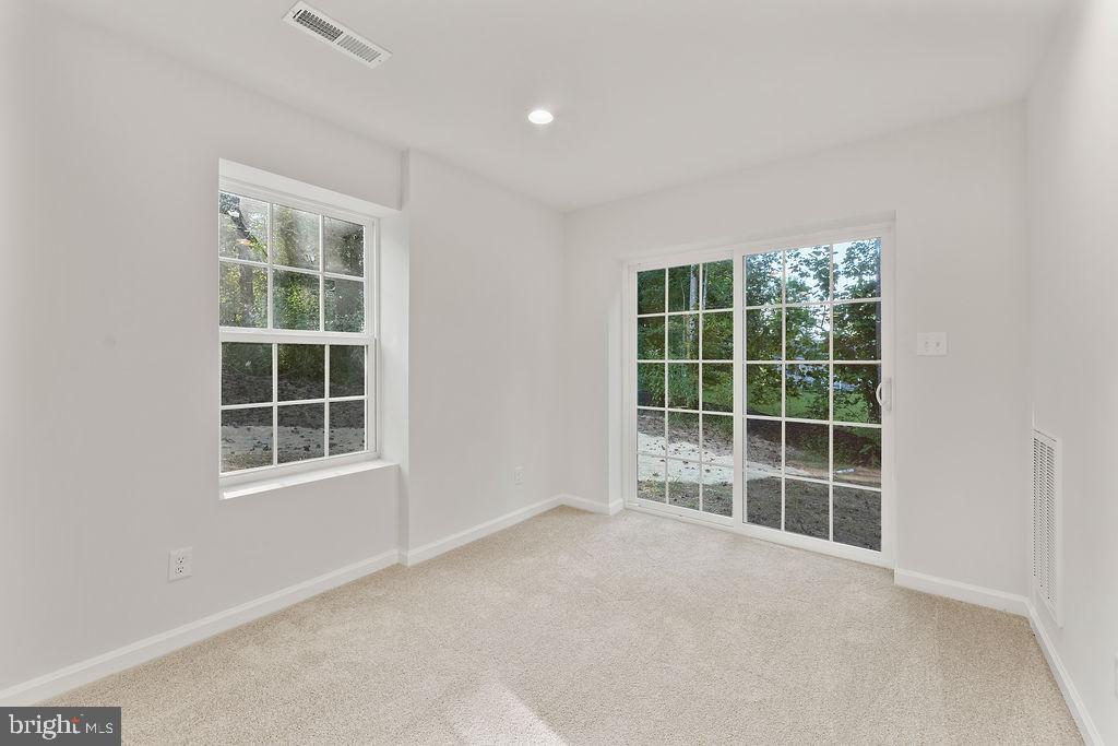 WOODLAND SHORES - Residential