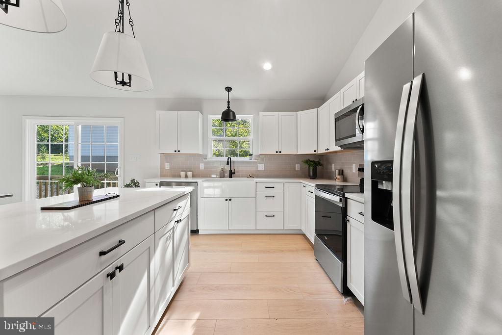 WOODLAND SHORES - Residential