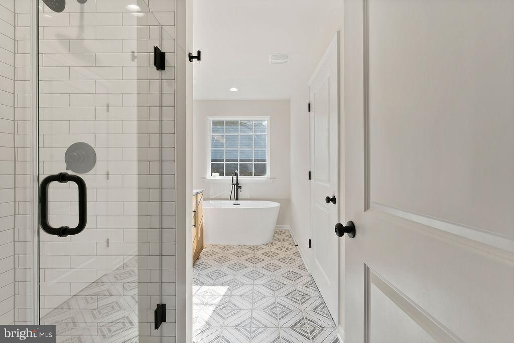 WOODLAND SHORES - Residential