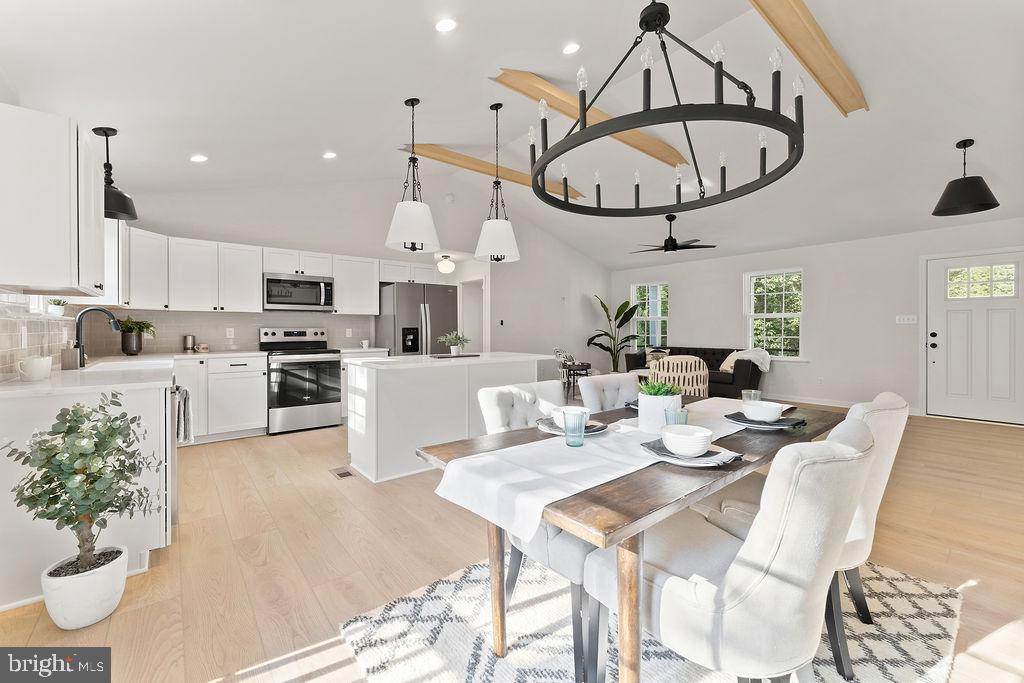 WOODLAND SHORES - Residential