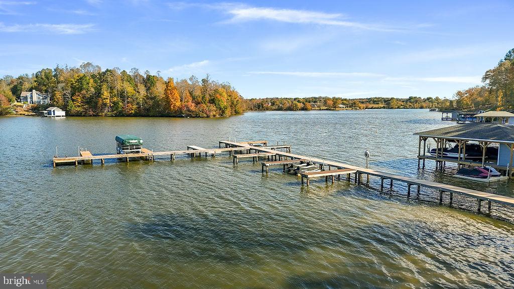 WOODLAND SHORES - Residential