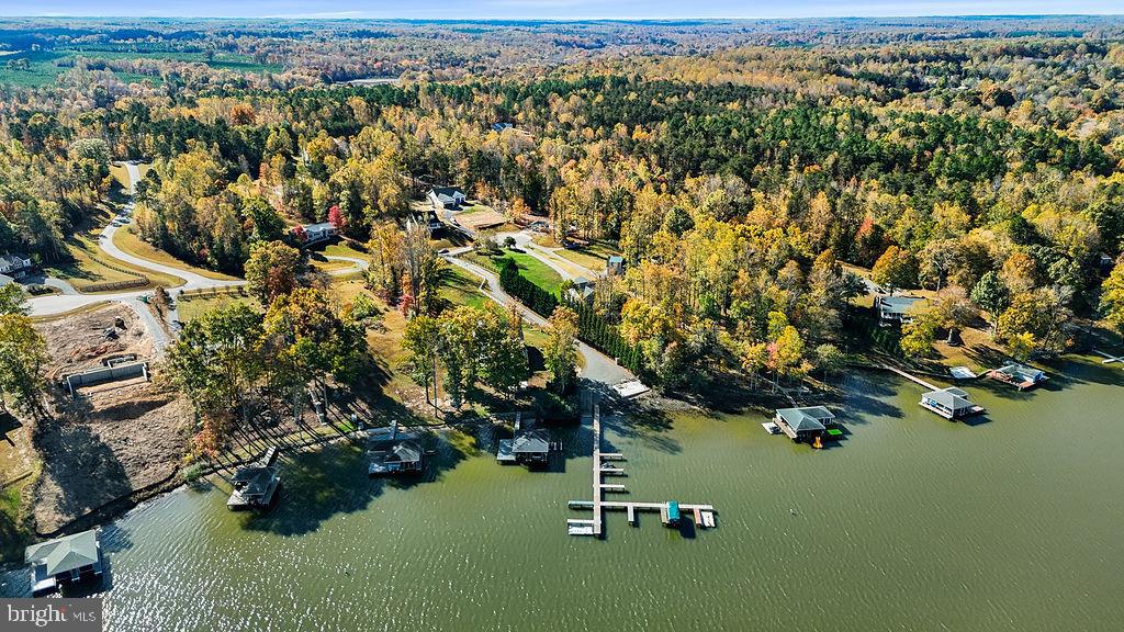 WOODLAND SHORES - Residential