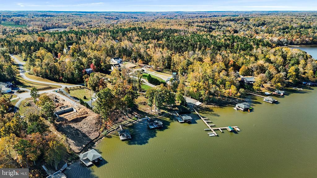 WOODLAND SHORES - Residential