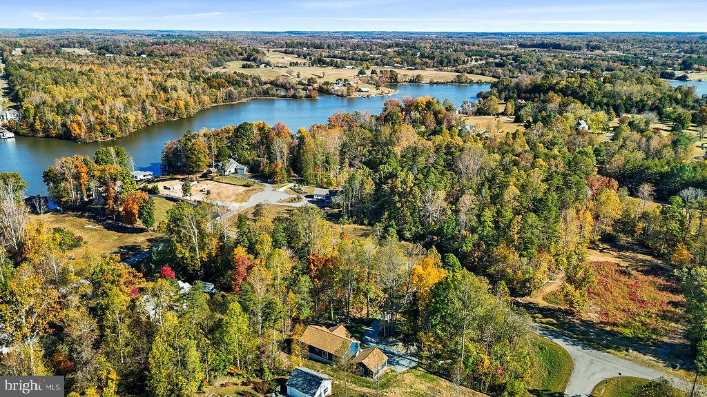 WOODLAND SHORES - Residential