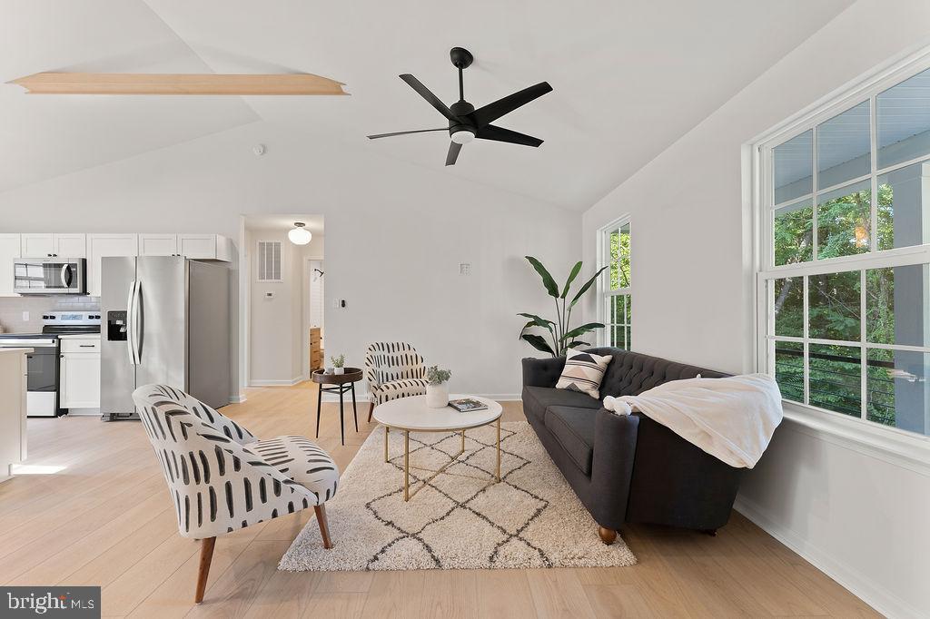 WOODLAND SHORES - Residential