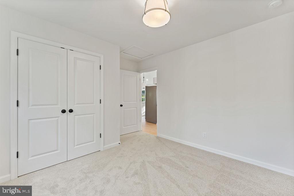 WOODLAND SHORES - Residential