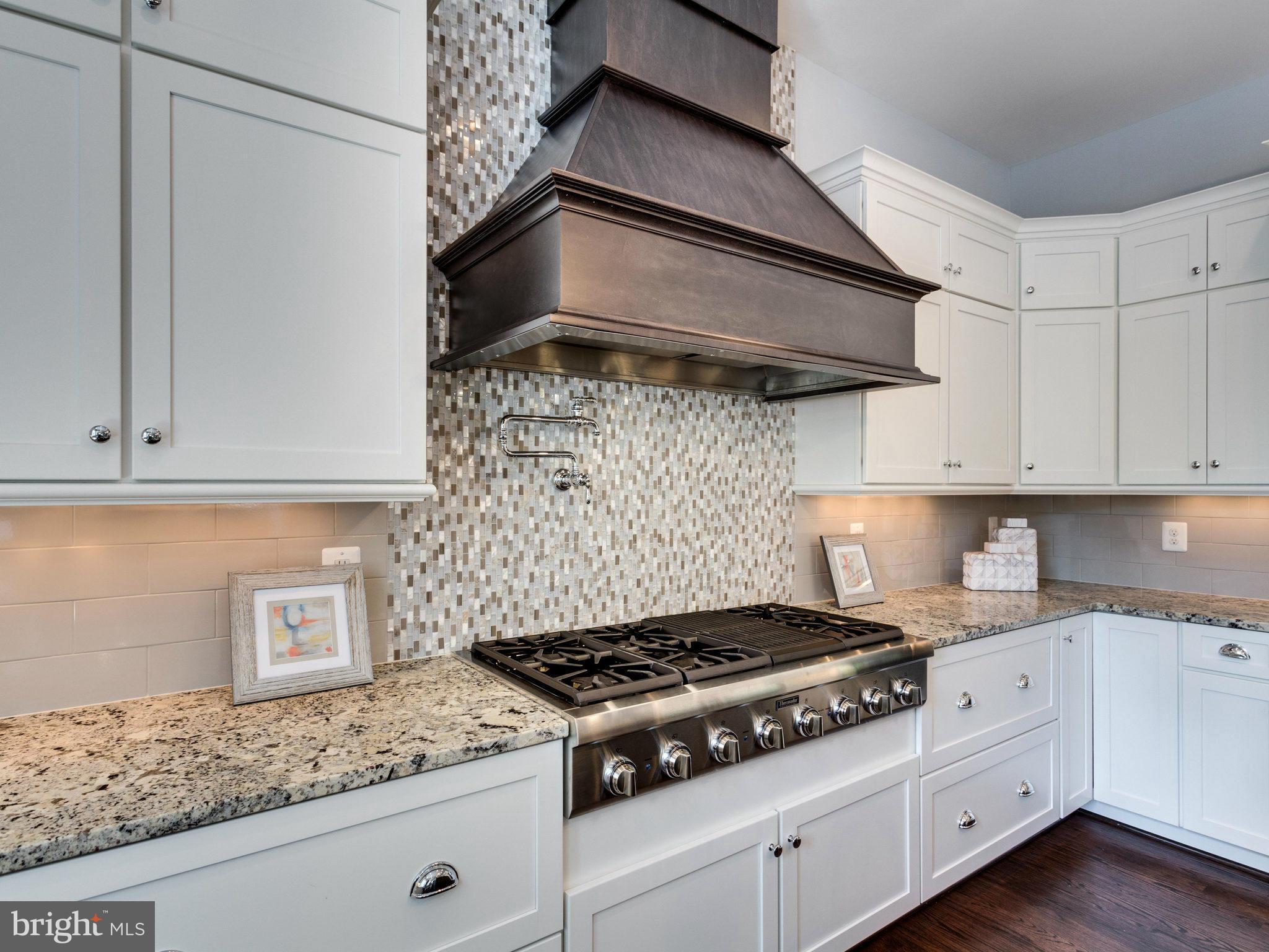 MCLEAN MANOR - Residential