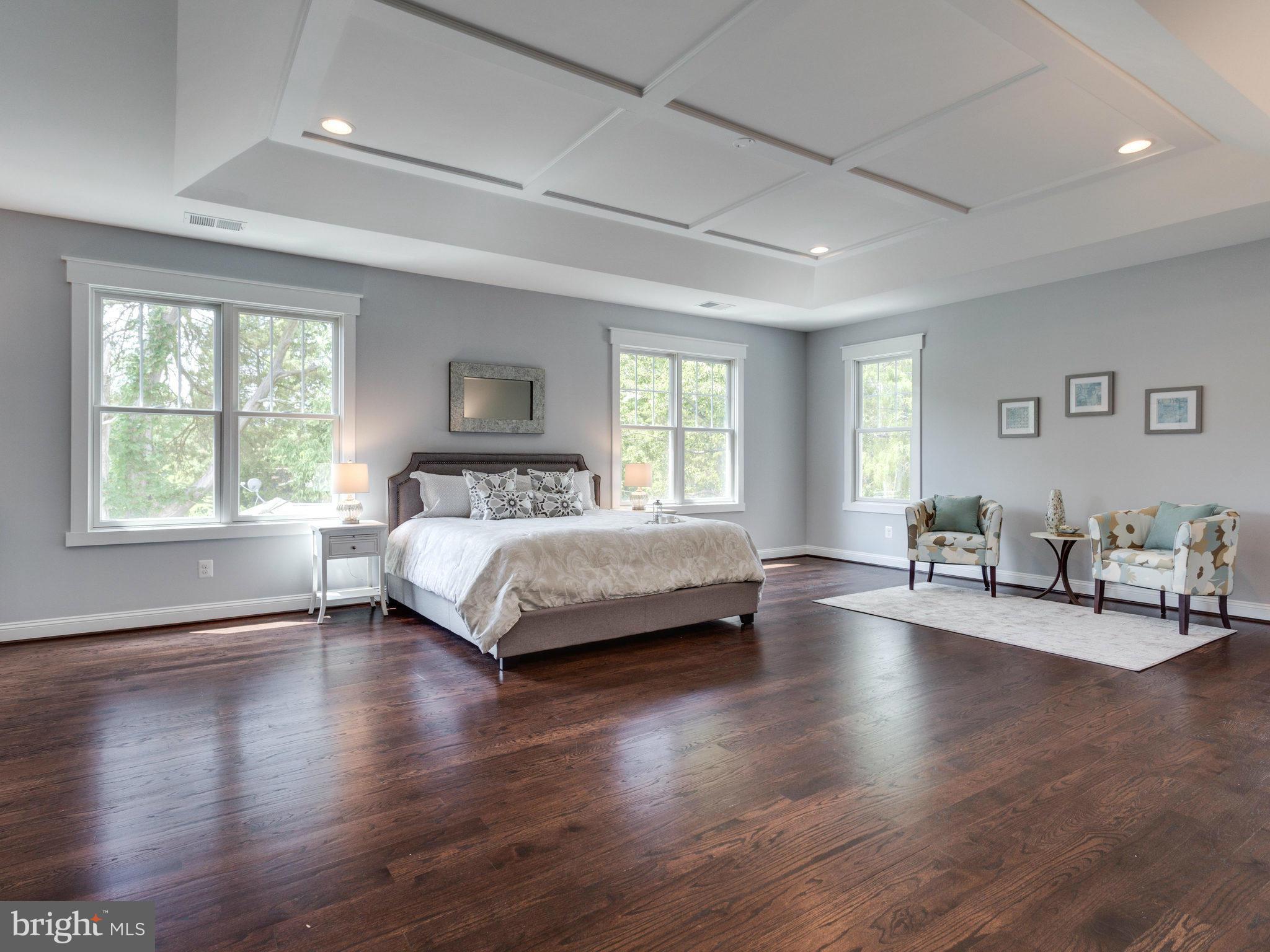 MCLEAN MANOR - Residential