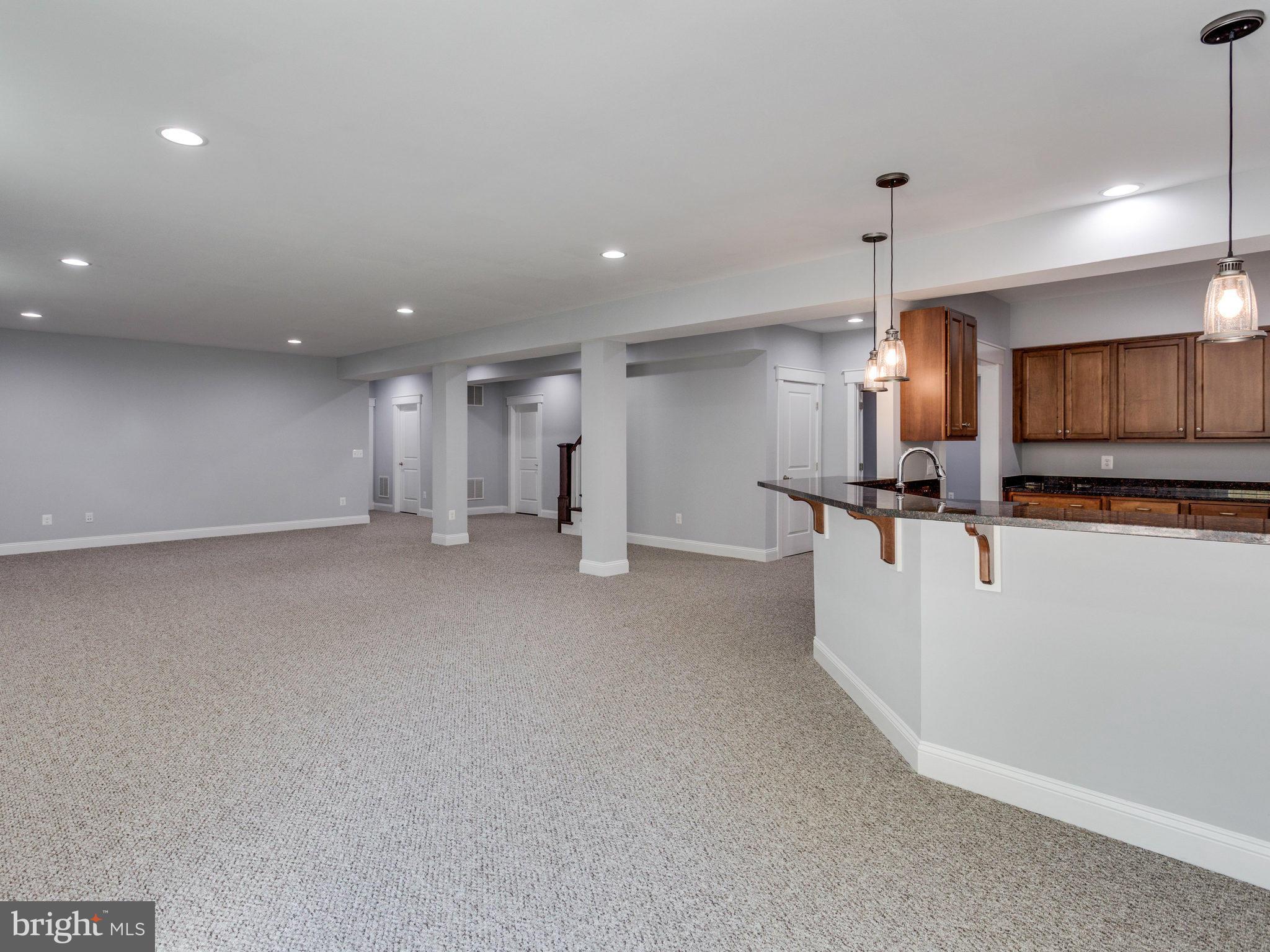 MCLEAN MANOR - Residential