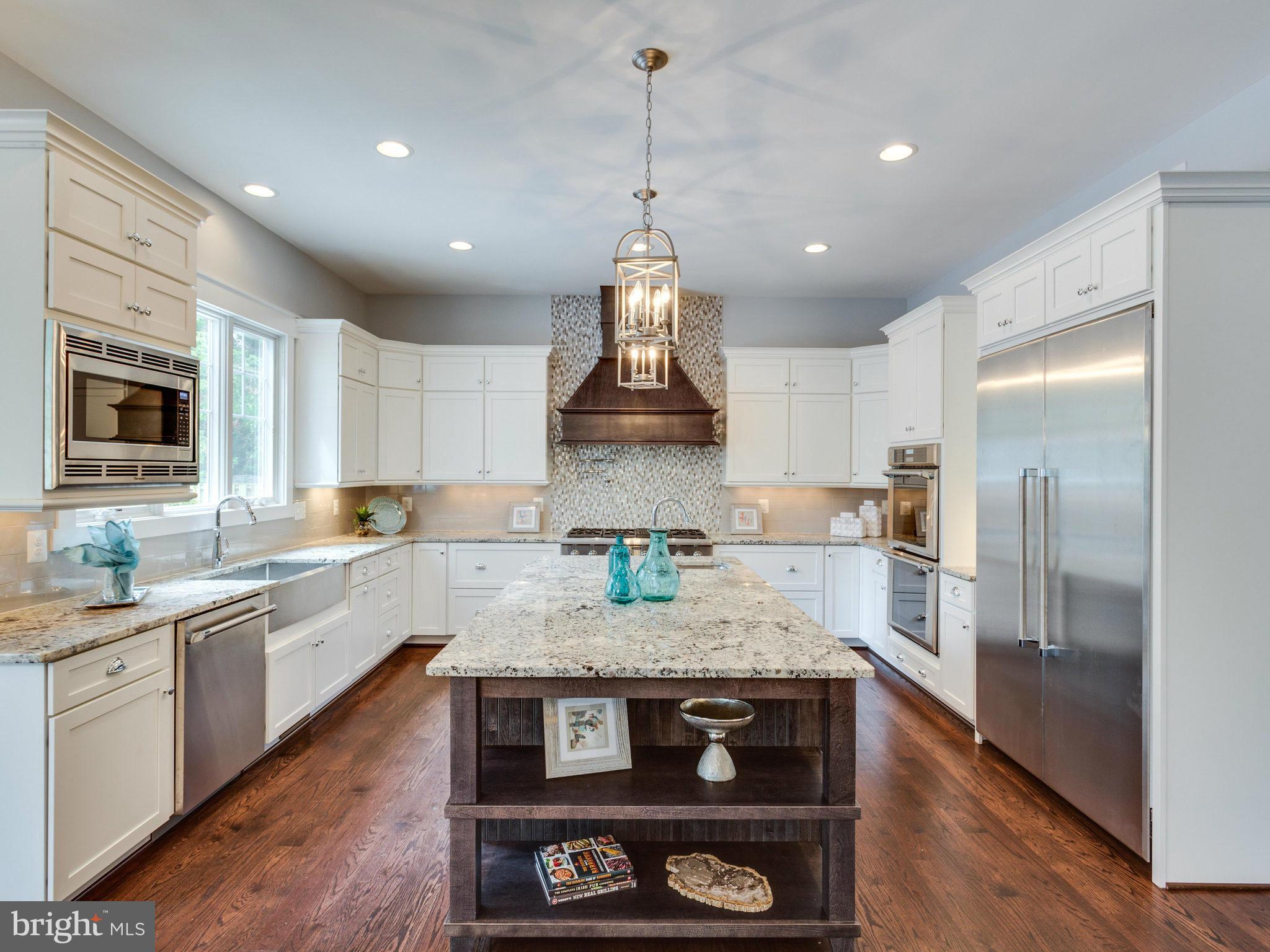 MCLEAN MANOR - Residential