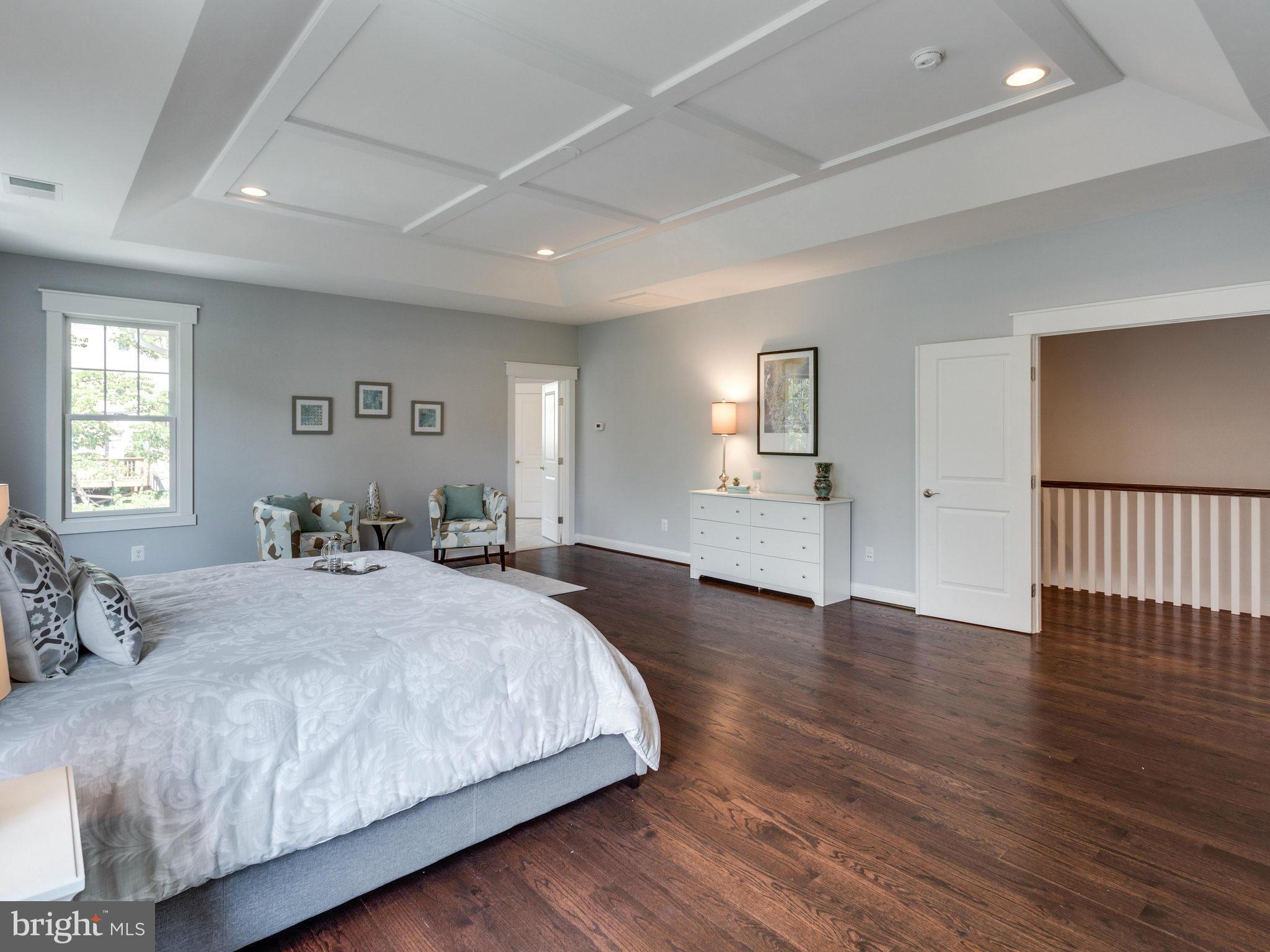 MCLEAN MANOR - Residential