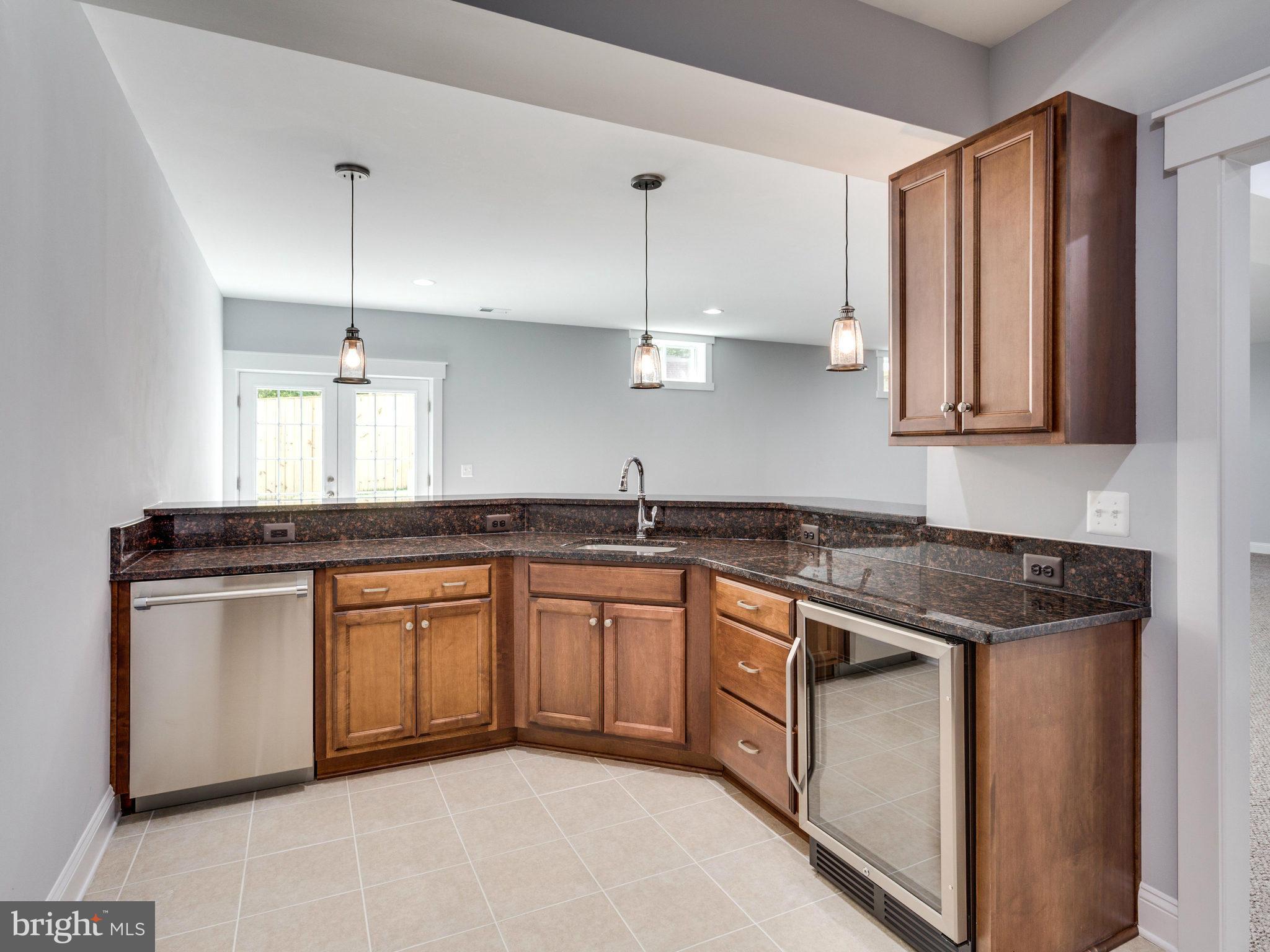 MCLEAN MANOR - Residential