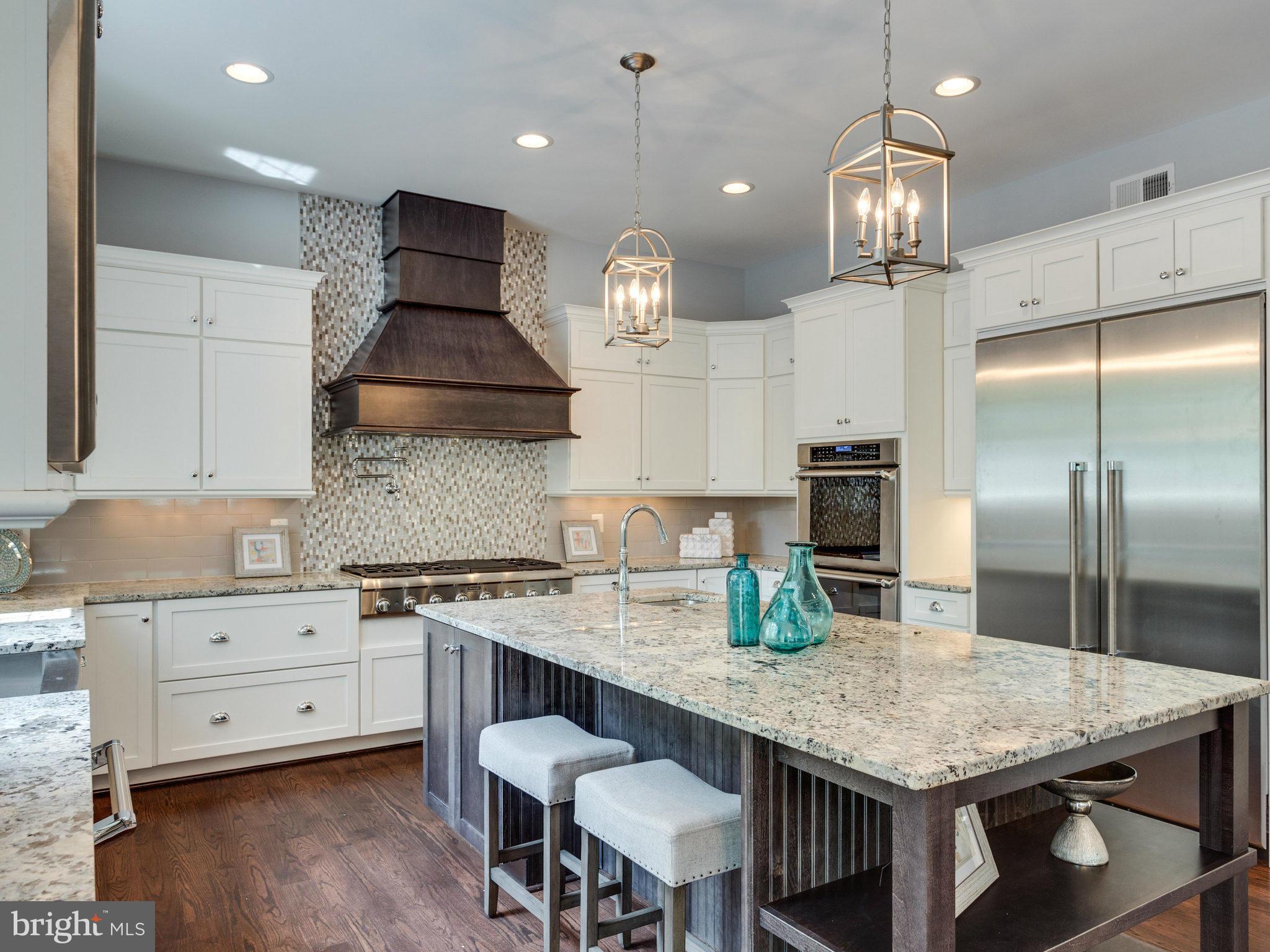 MCLEAN MANOR - Residential