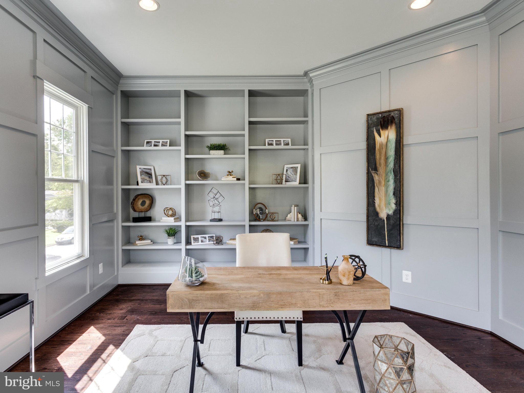 MCLEAN MANOR - Residential